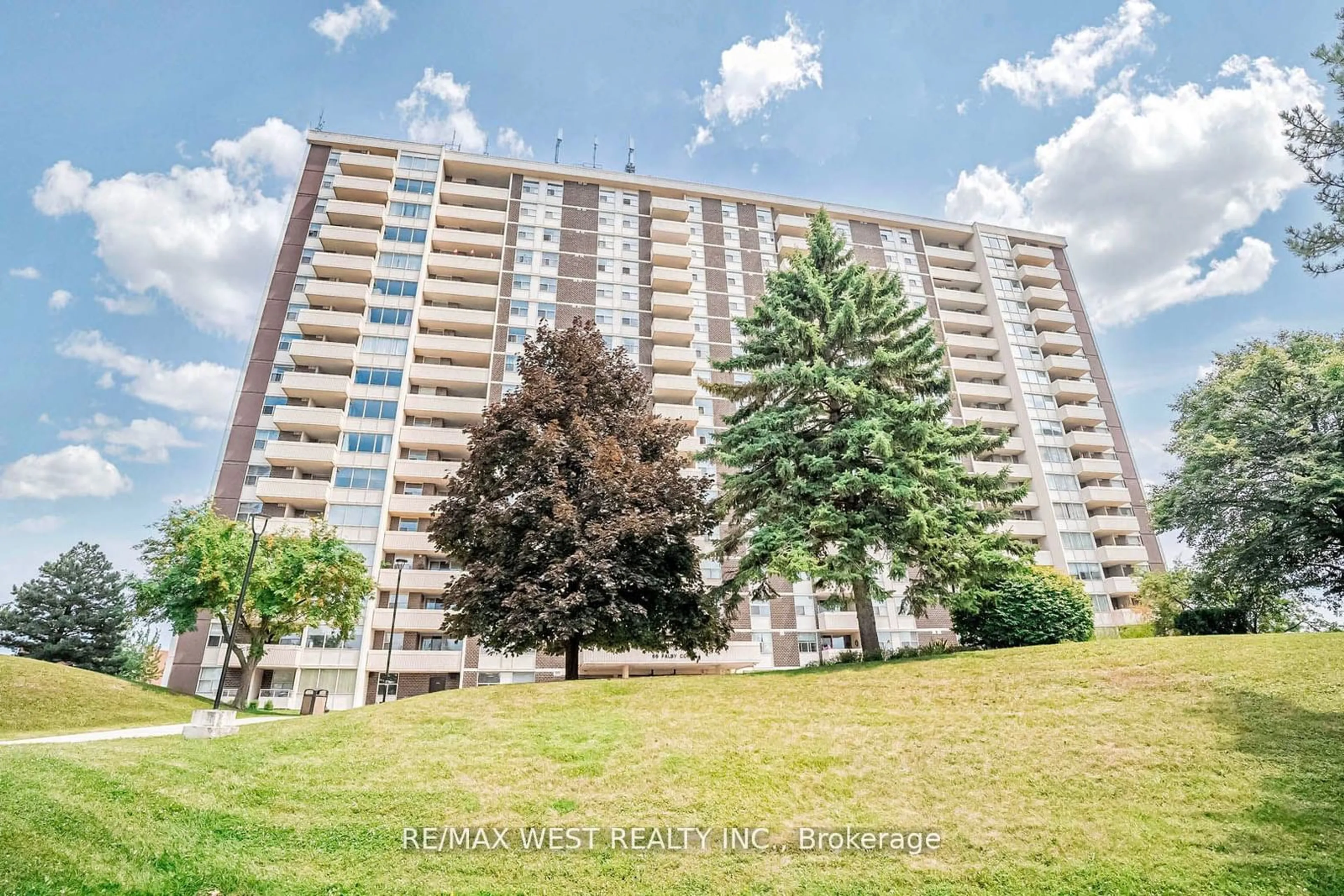 A pic from outside/outdoor area/front of a property/back of a property/a pic from drone, building for 66 Falby Crt #811, Ajax Ontario L1S 3L2