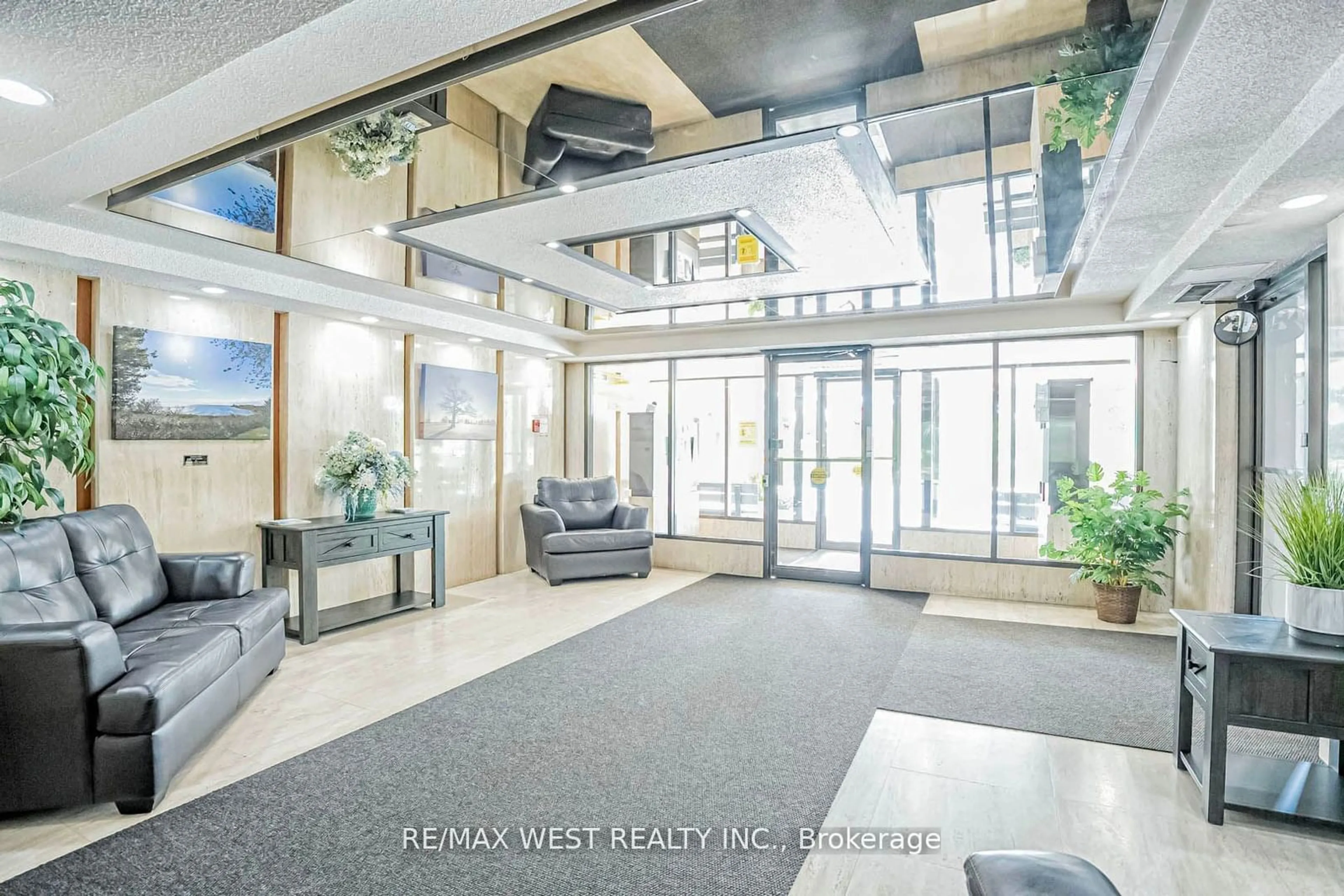 Indoor foyer for 66 Falby Crt #811, Ajax Ontario L1S 3L2