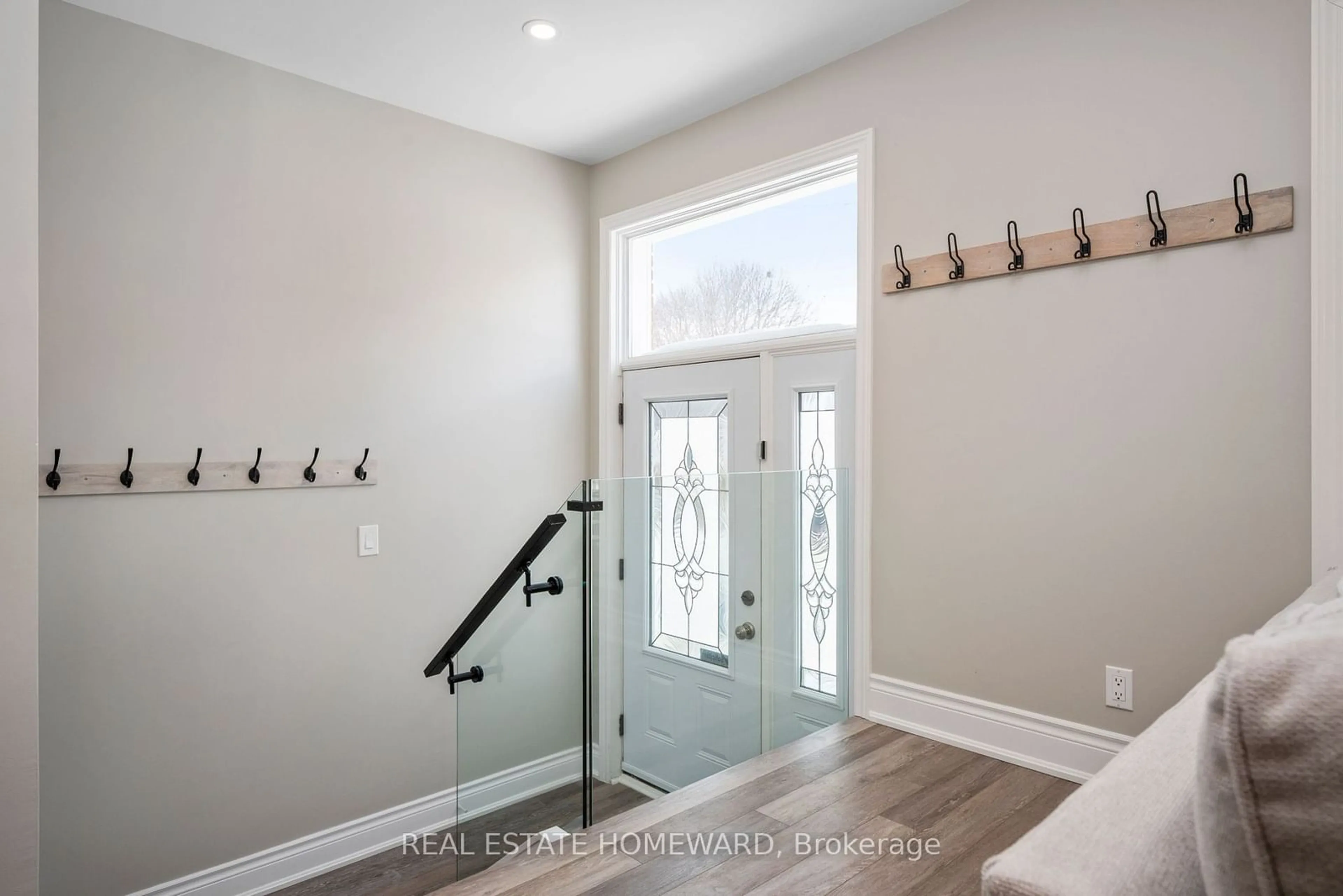 Indoor entryway for 52 Golfhaven Dr, Toronto Ontario M1G 2C9