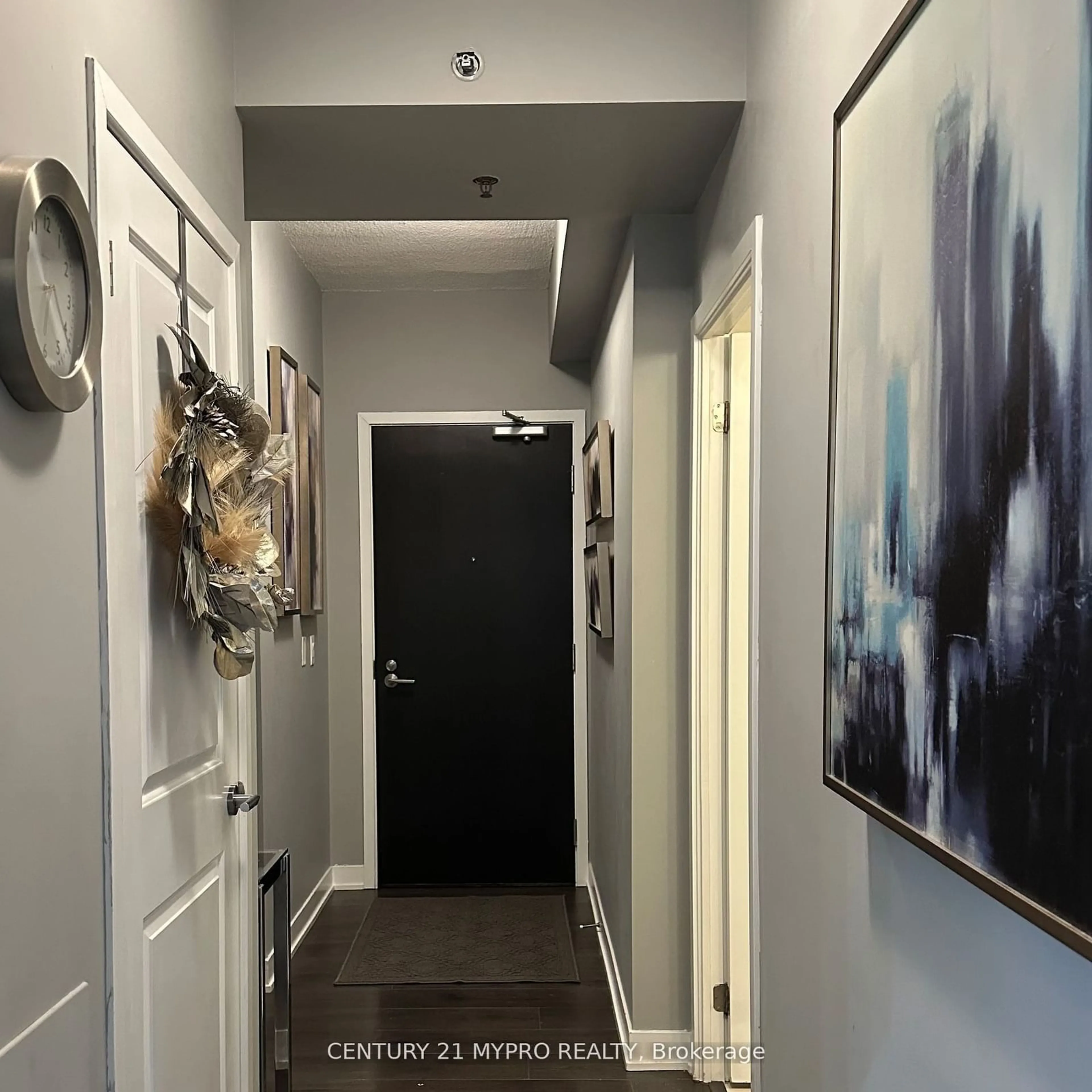 Indoor entryway for 195 Bonis Ave #703, Toronto Ontario M1T 0A5