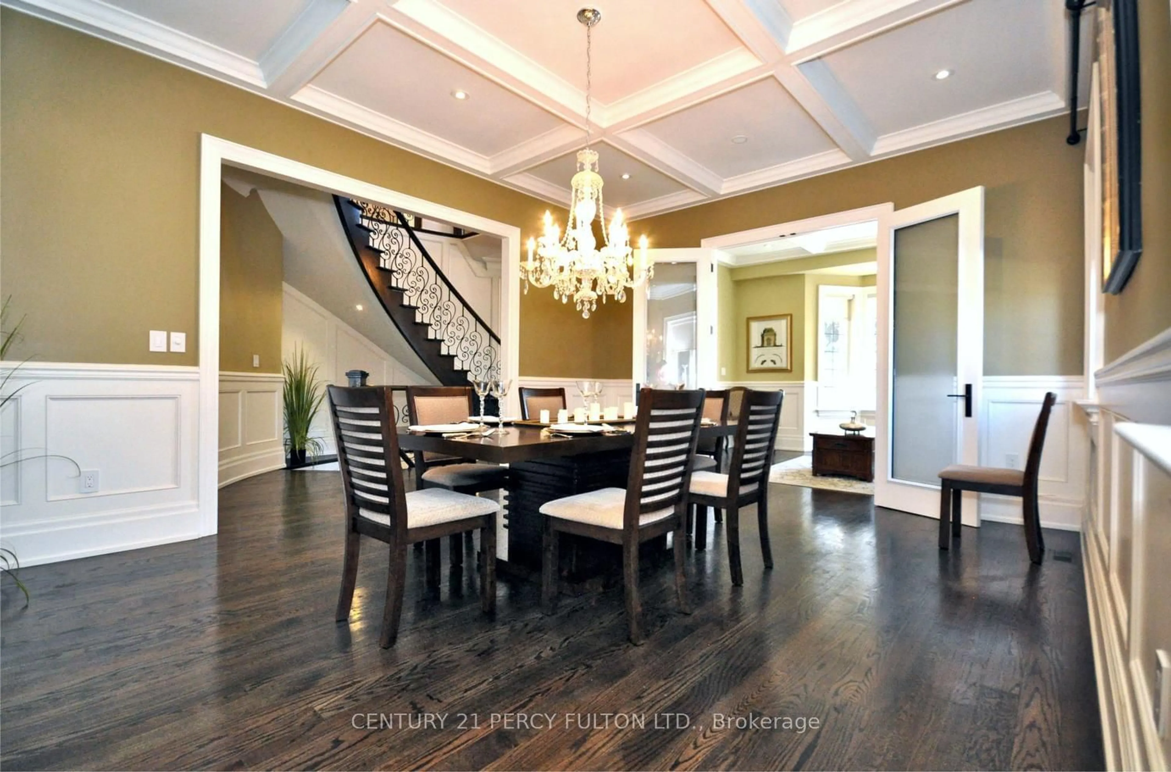 Dining room, wood/laminate floor for 9 Aspen Ave, Toronto Ontario M4B 2Z1