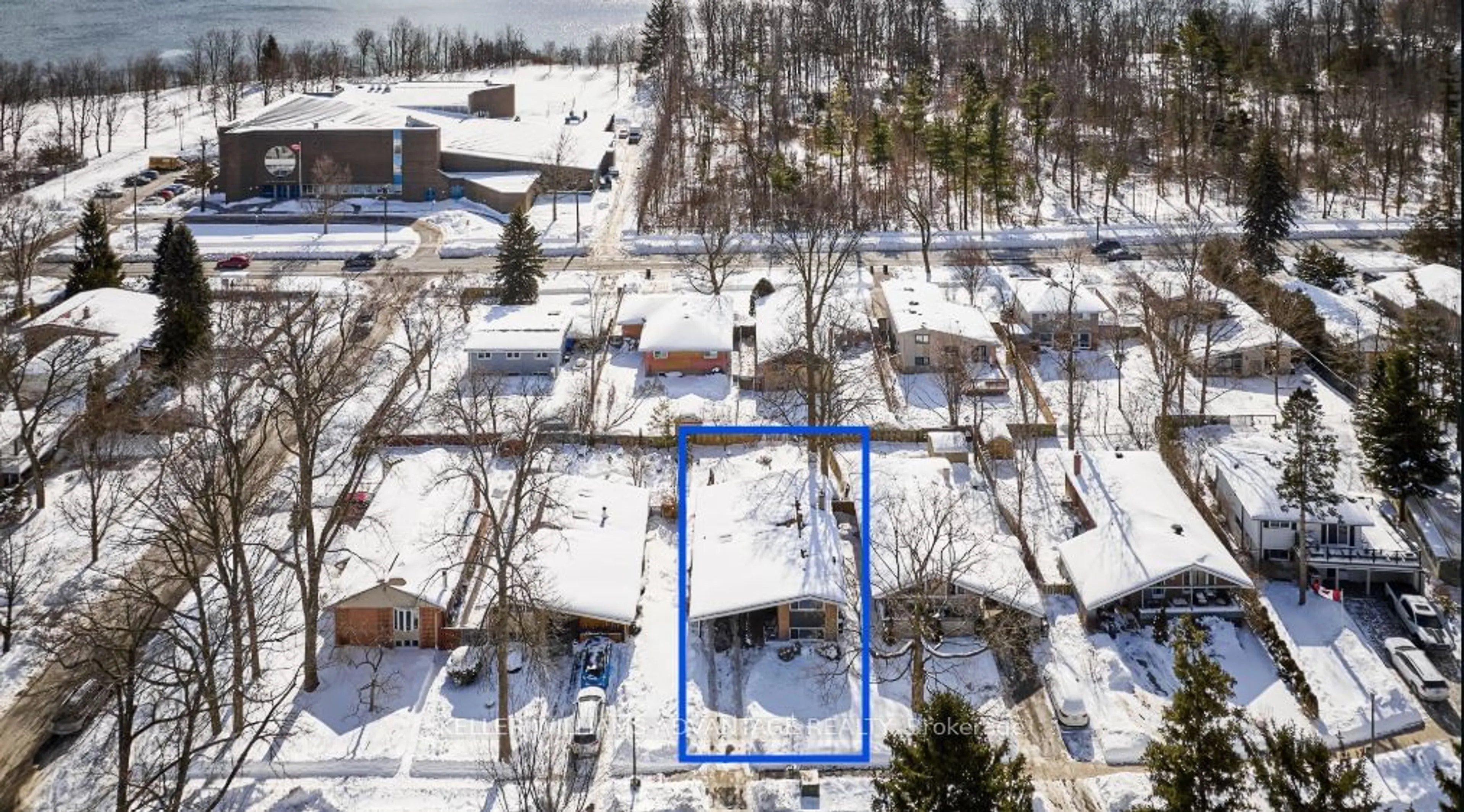 A pic from outside/outdoor area/front of a property/back of a property/a pic from drone, street for 6 Lyncroft Dr, Toronto Ontario M1E 1X7