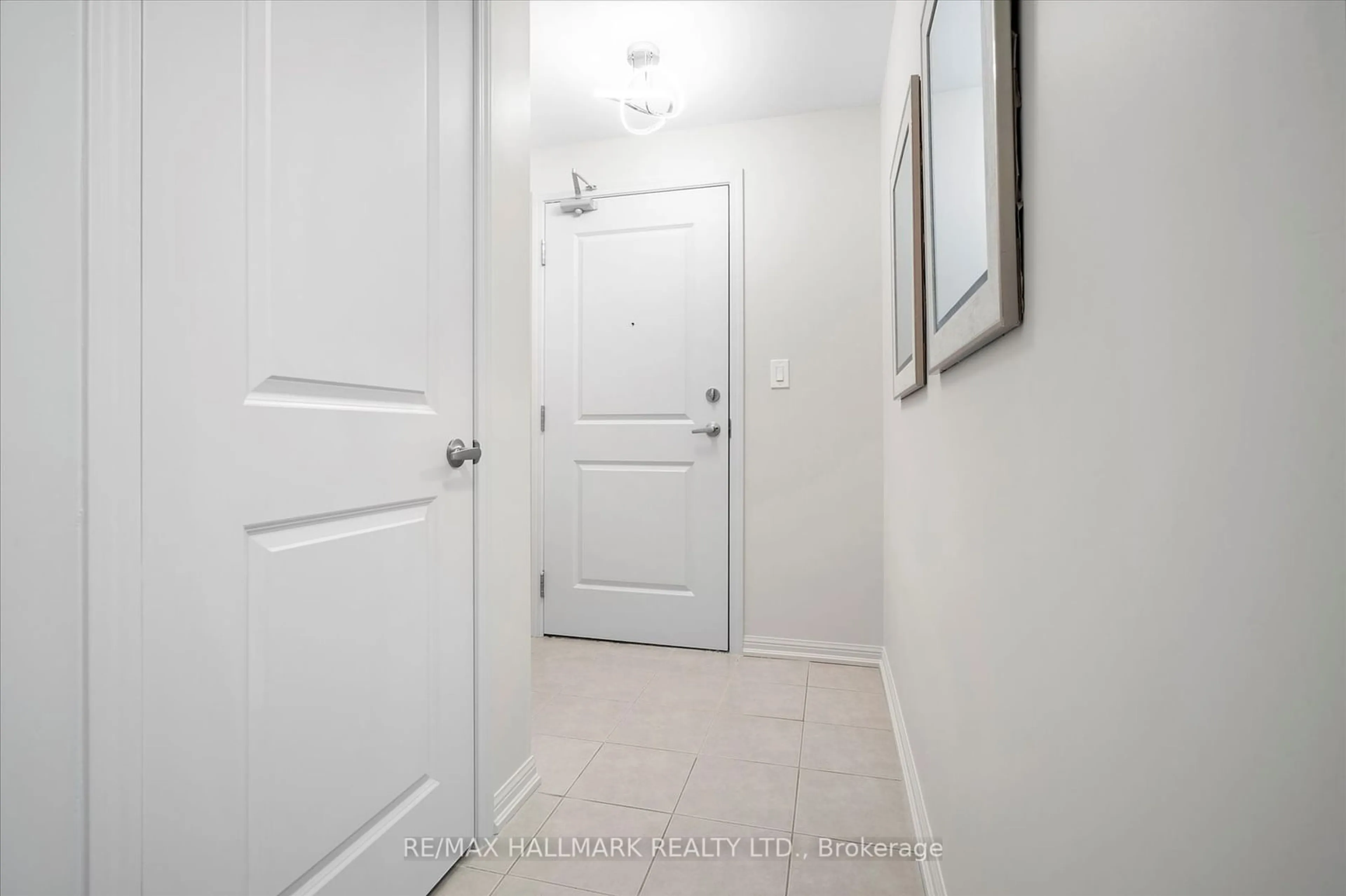 Indoor entryway for 80 Aspen Springs Dr #227, Clarington Ontario L1C 0V4