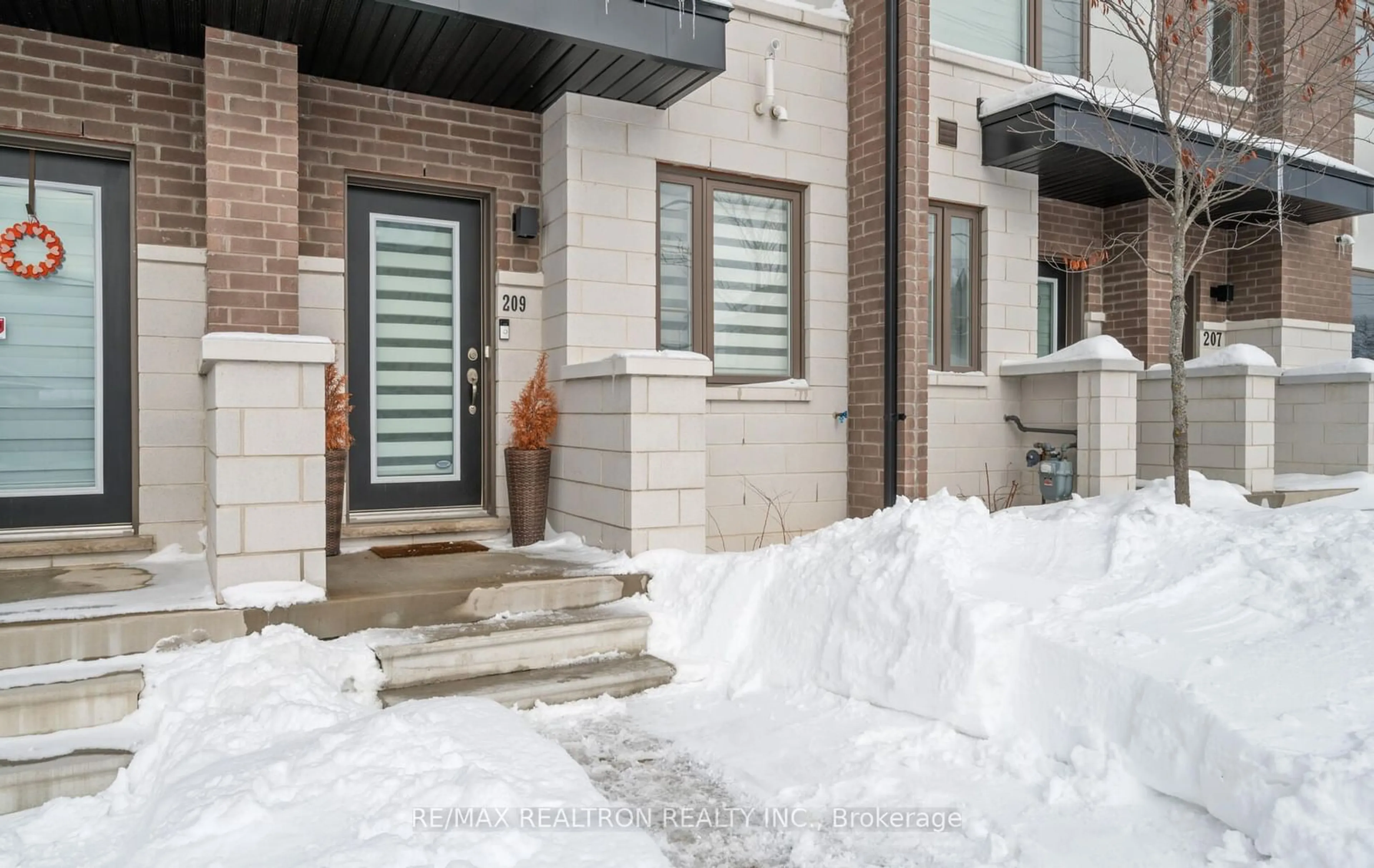 Unknown for 250 FINCH Ave #209, Pickering Ontario L1V 0G6