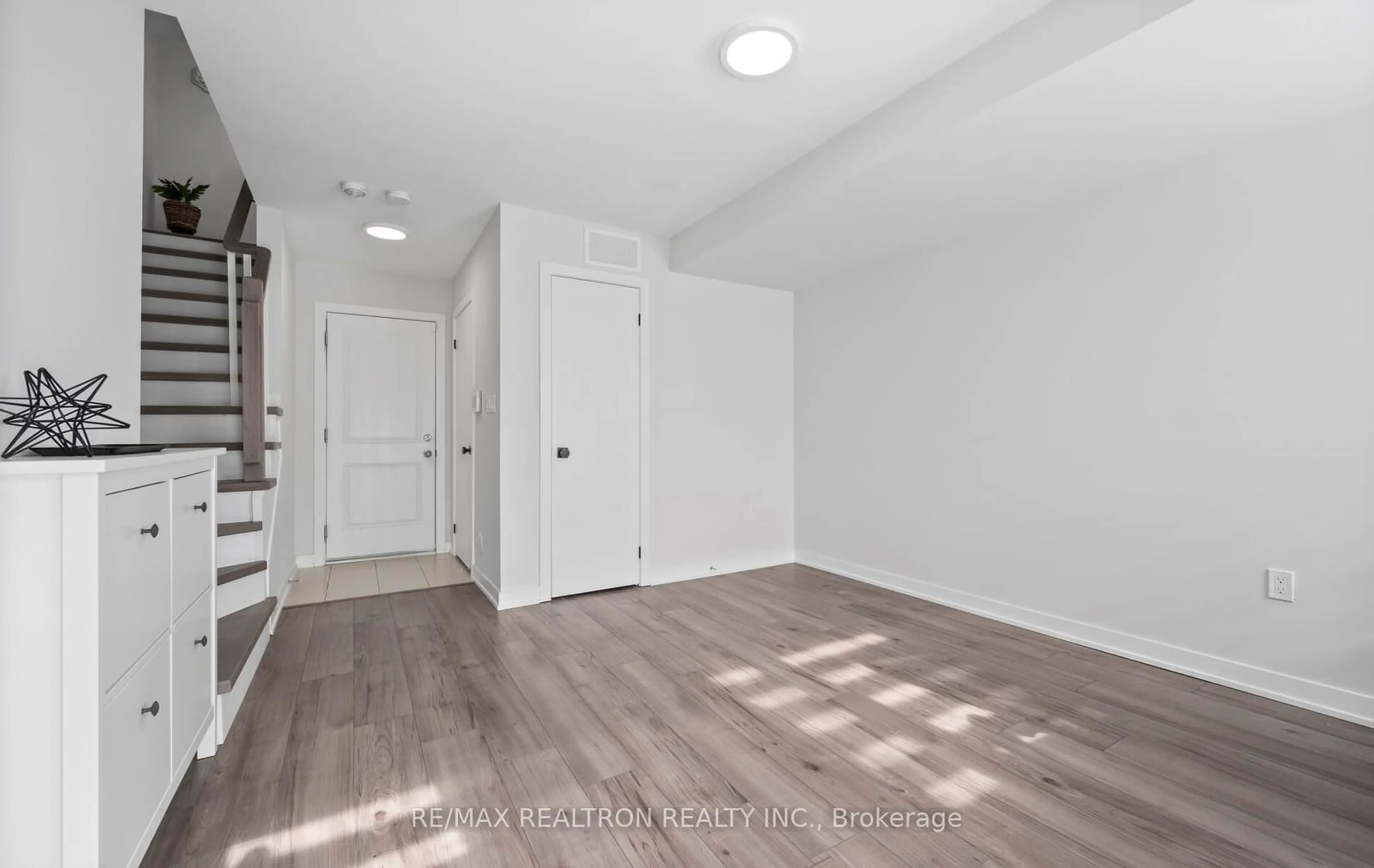 Indoor entryway for 250 FINCH Ave #209, Pickering Ontario L1V 0G6