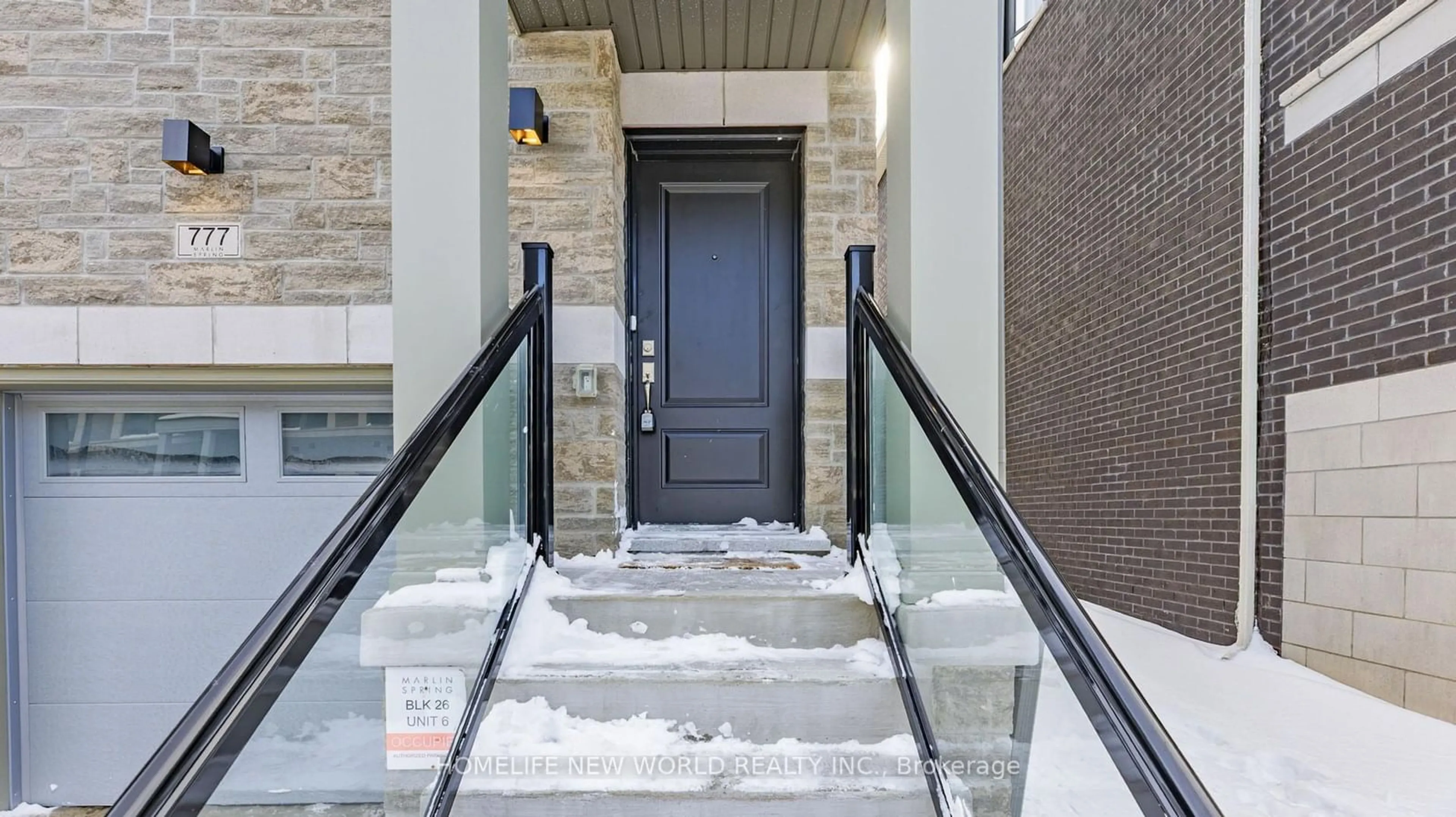 Indoor foyer for 777 Kootenay Path, Oshawa Ontario L1H 0A7