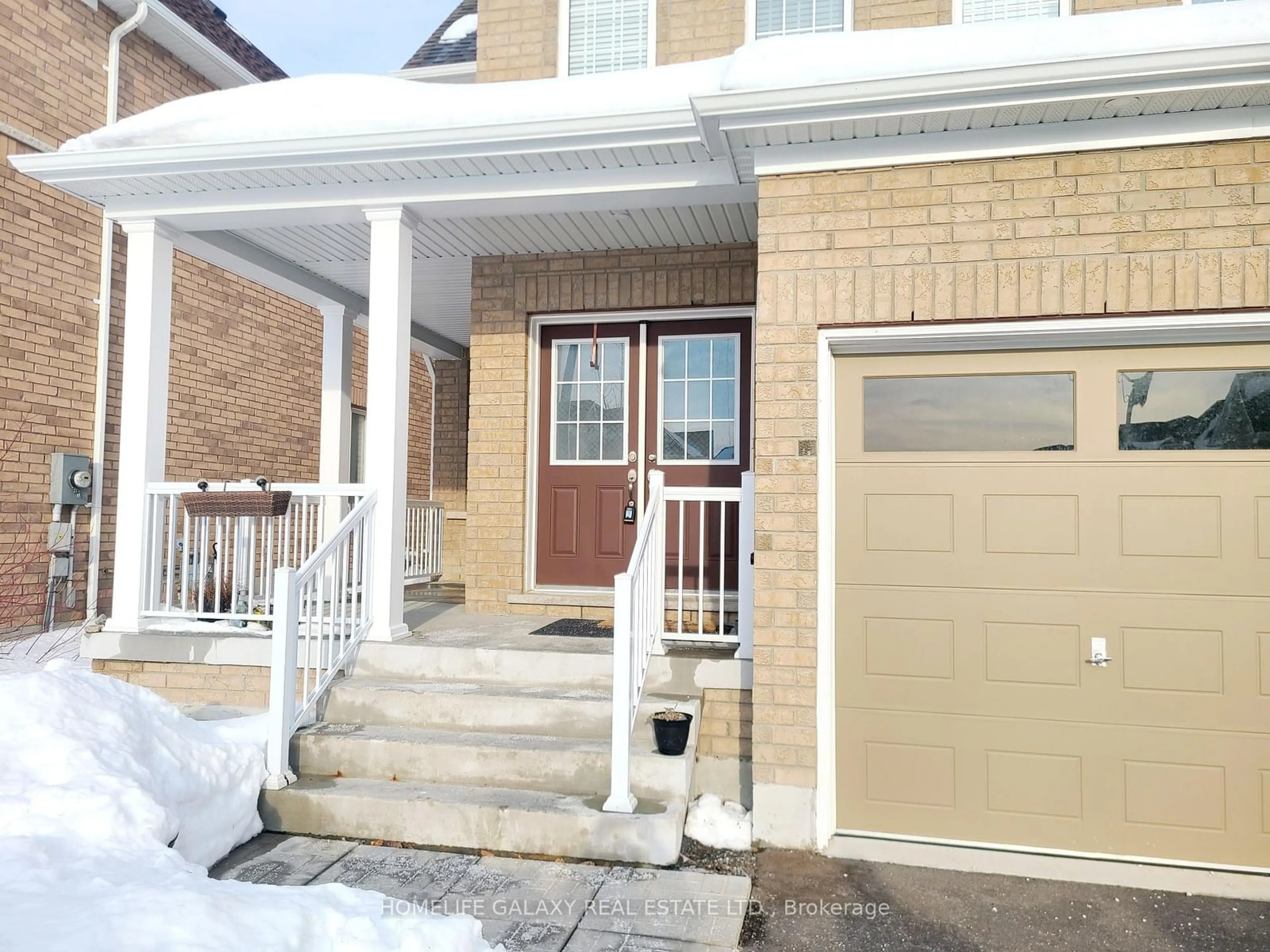 Indoor entryway for 1777 Douglas Langtree Dr, Oshawa Ontario L1K 0Y4