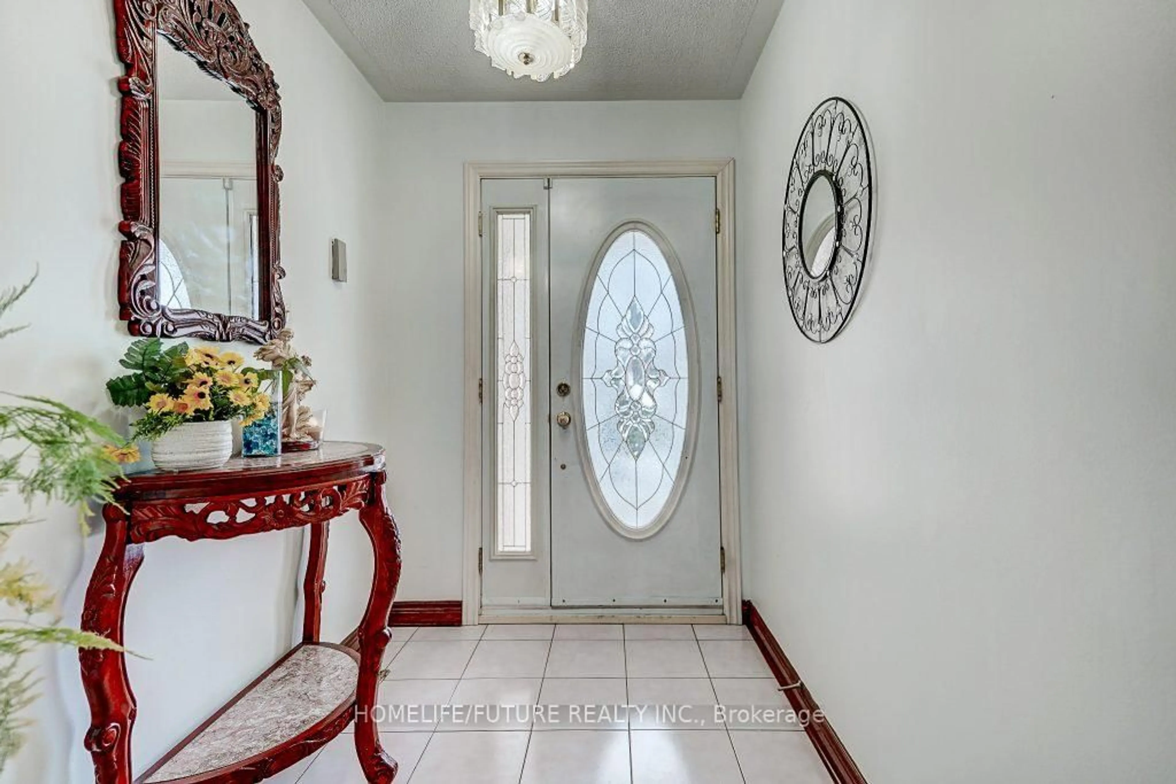 Indoor entryway for 260 Morningview Tr, Toronto Ontario M1B 5L8