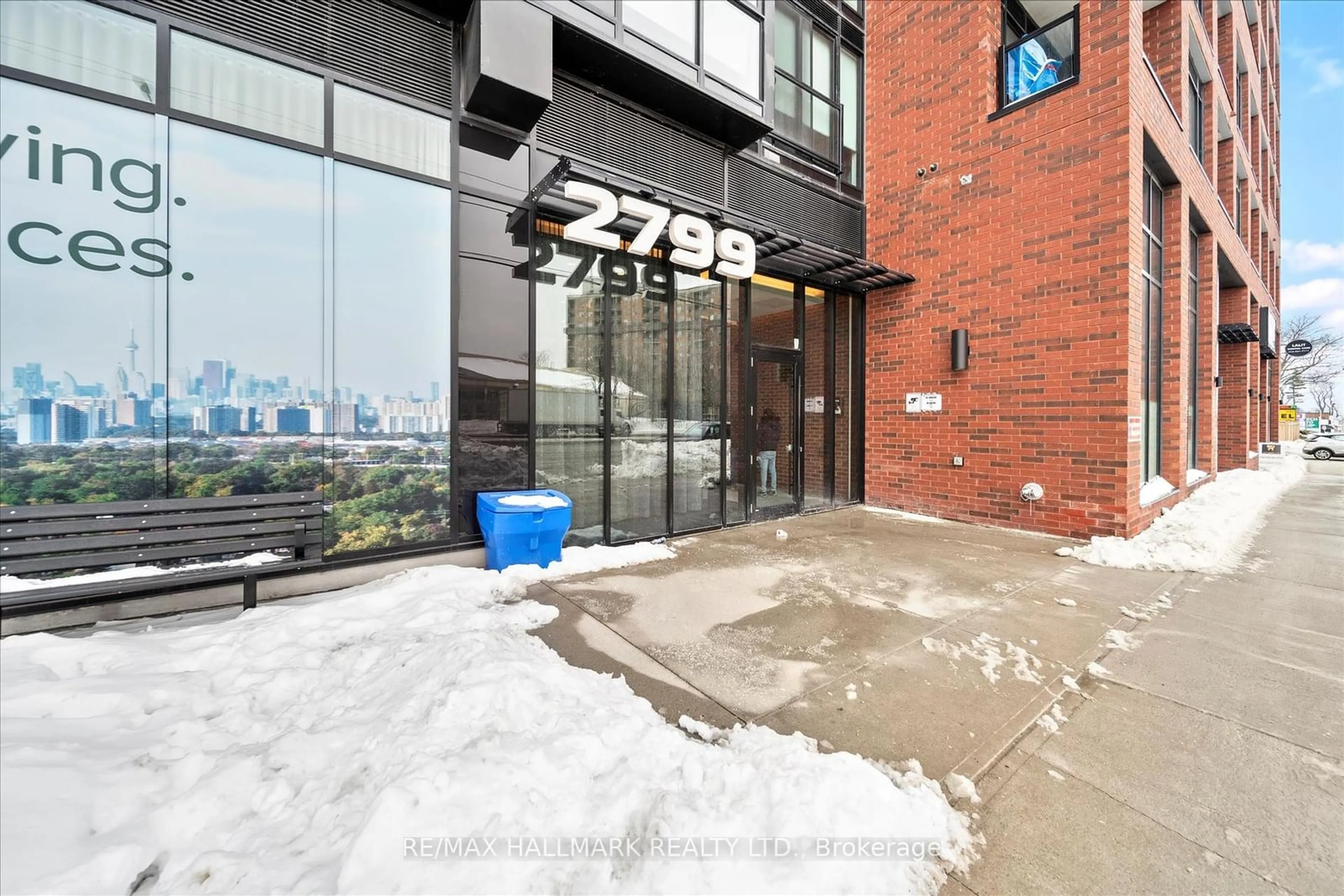 Indoor foyer for 2799 Kingston Rd #619, Toronto Ontario M1M 1N1