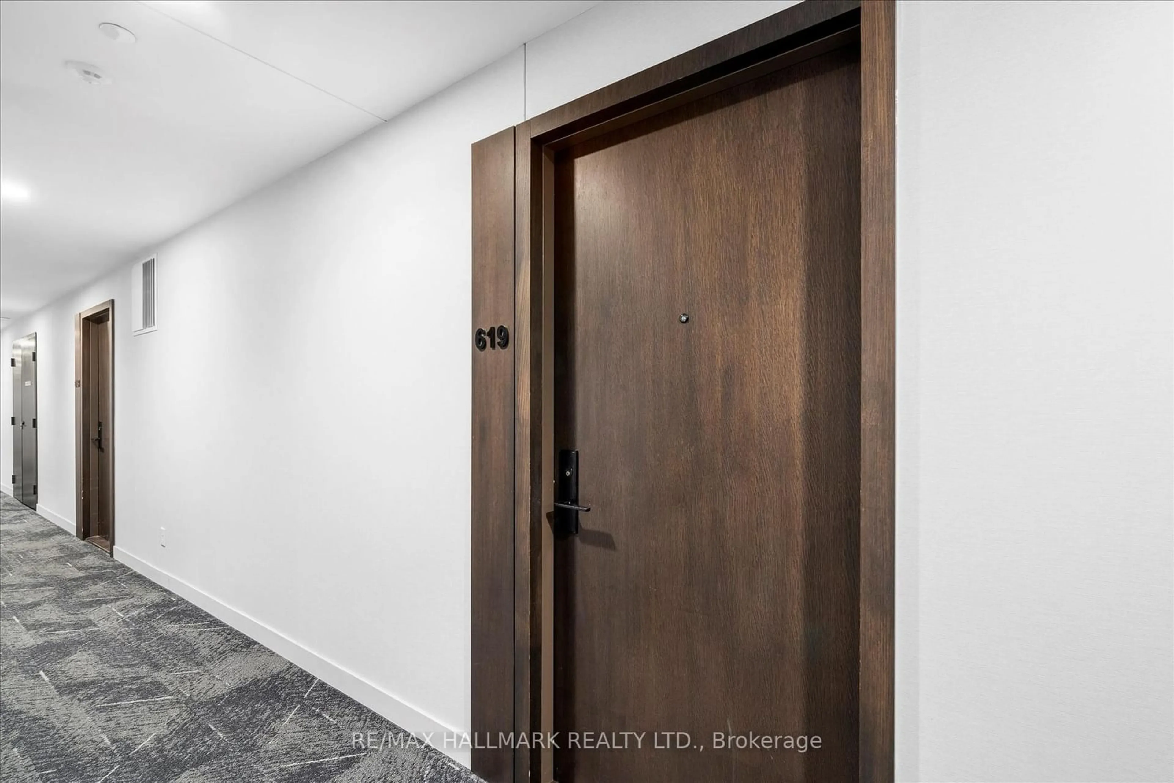 Indoor entryway for 2799 Kingston Rd #619, Toronto Ontario M1M 1N1