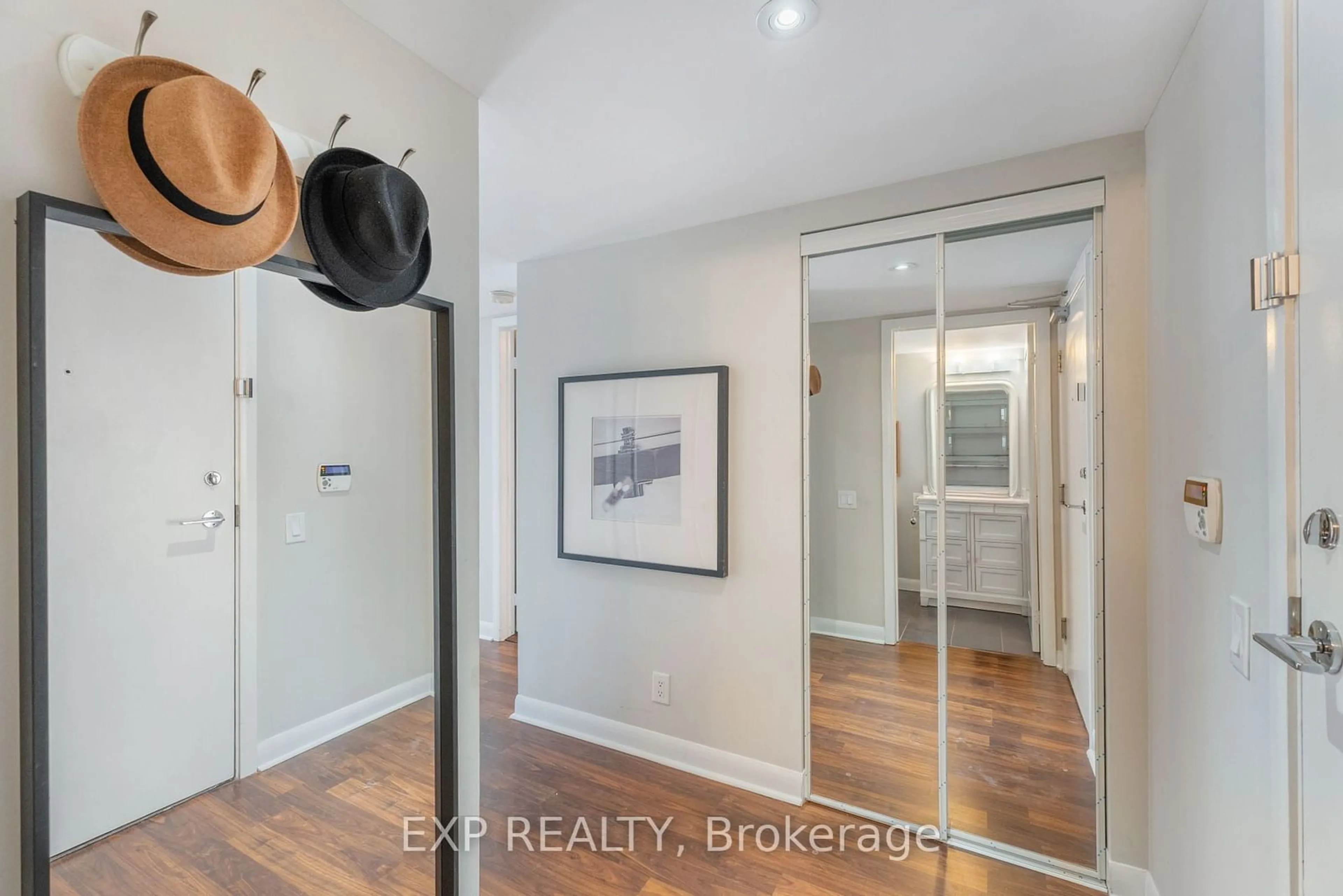 Indoor entryway for 190 Borough Dr #508, Toronto Ontario M1P 0B6