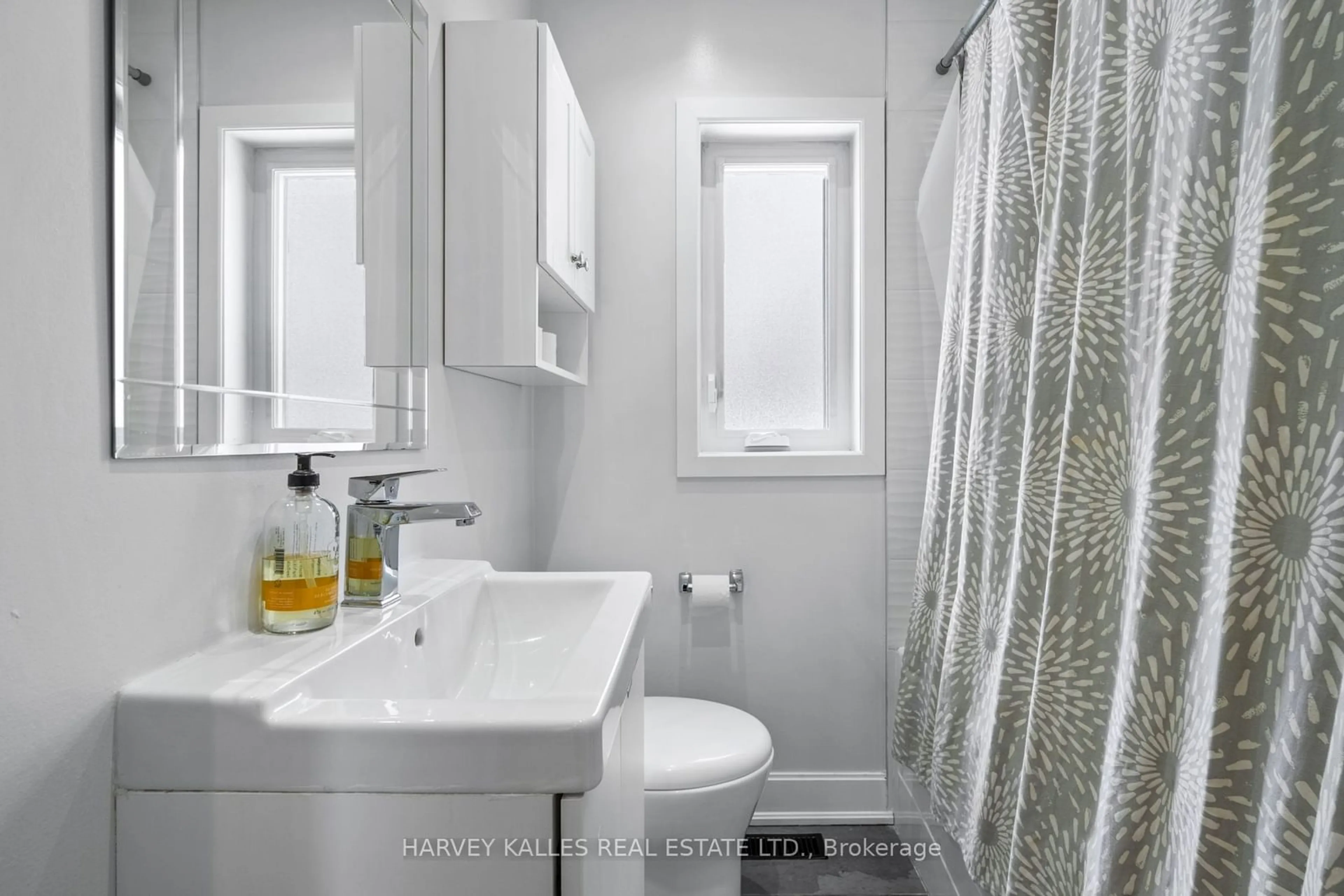 Standard bathroom, ceramic/tile floor for 82 Hertle Ave, Toronto Ontario M4L 2T4