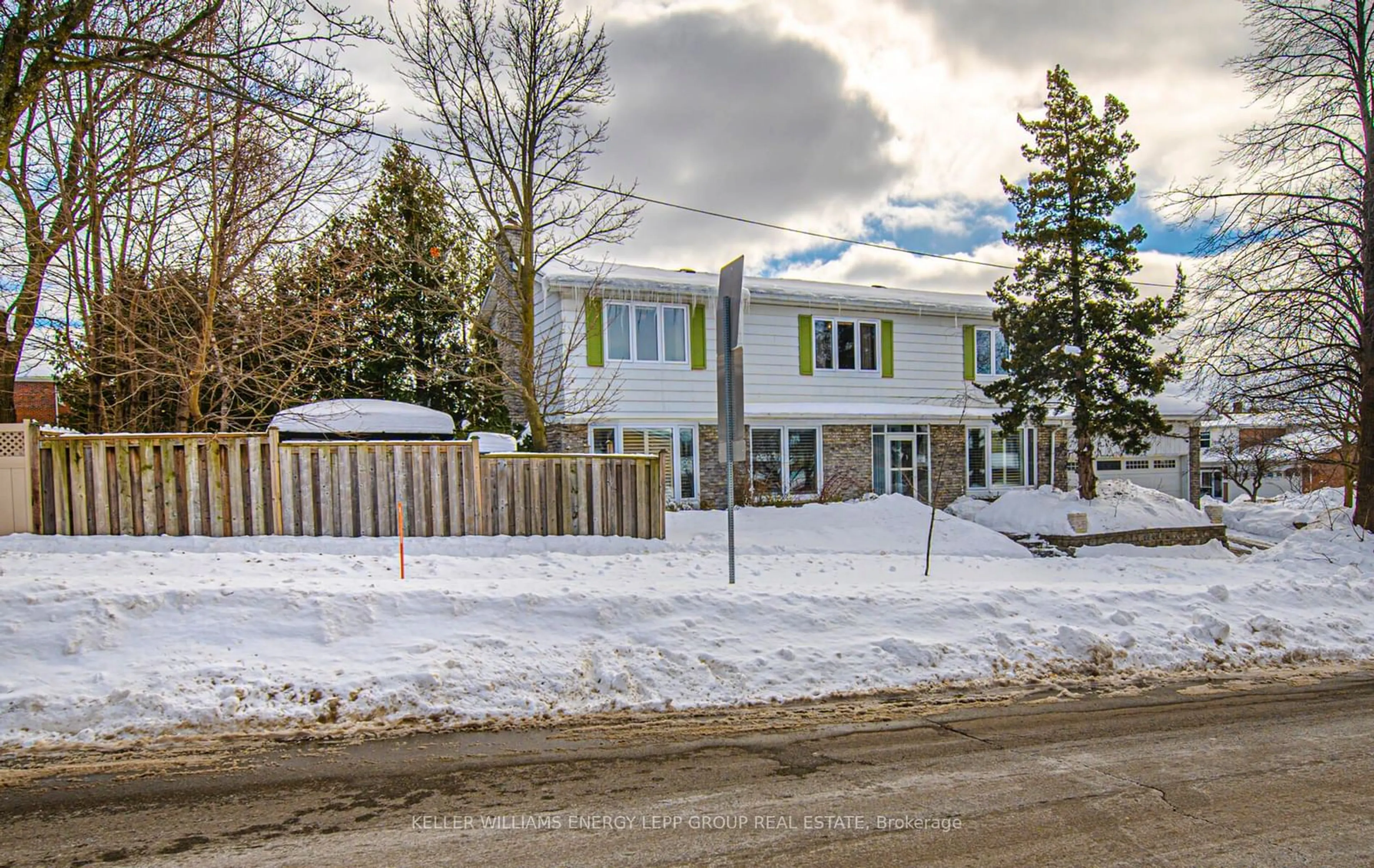 A pic from outside/outdoor area/front of a property/back of a property/a pic from drone, street for 3 Placentia Blvd, Toronto Ontario M1S 3Z4