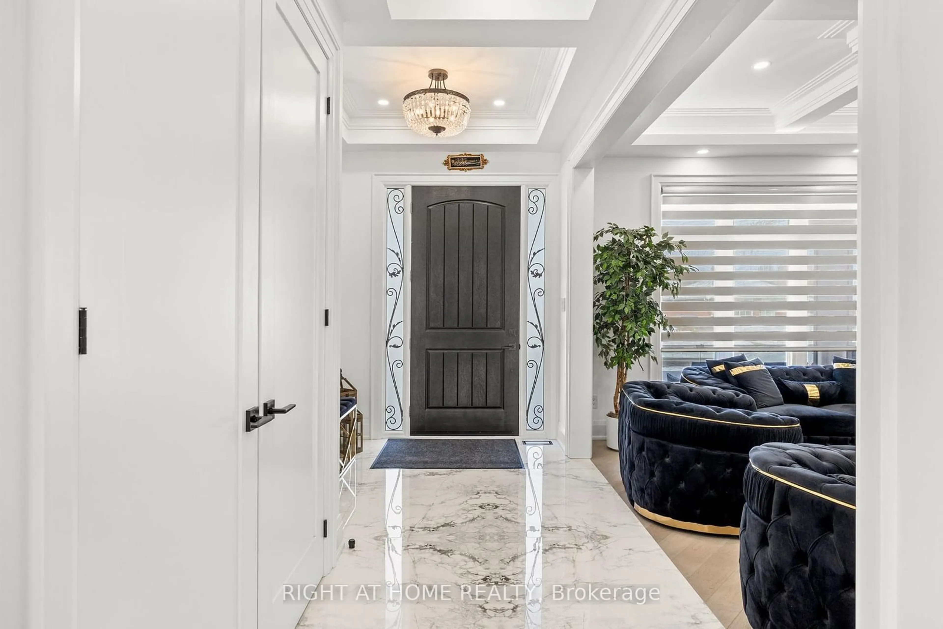 Indoor entryway for 31 Alrita Cres, Toronto Ontario M1R 4M2