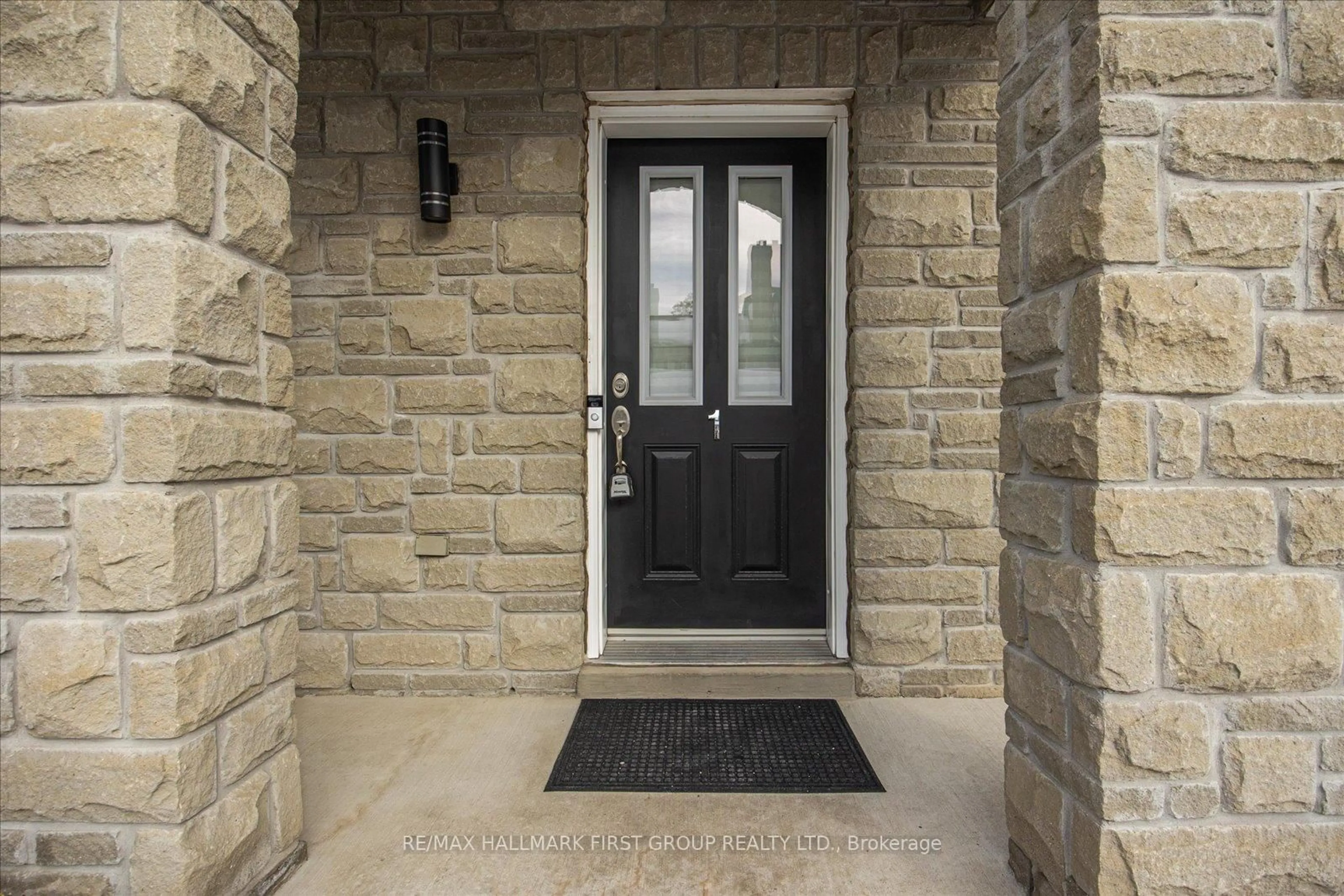 Indoor entryway for 1701 Finch Ave #1, Pickering Ontario L1V 0B7