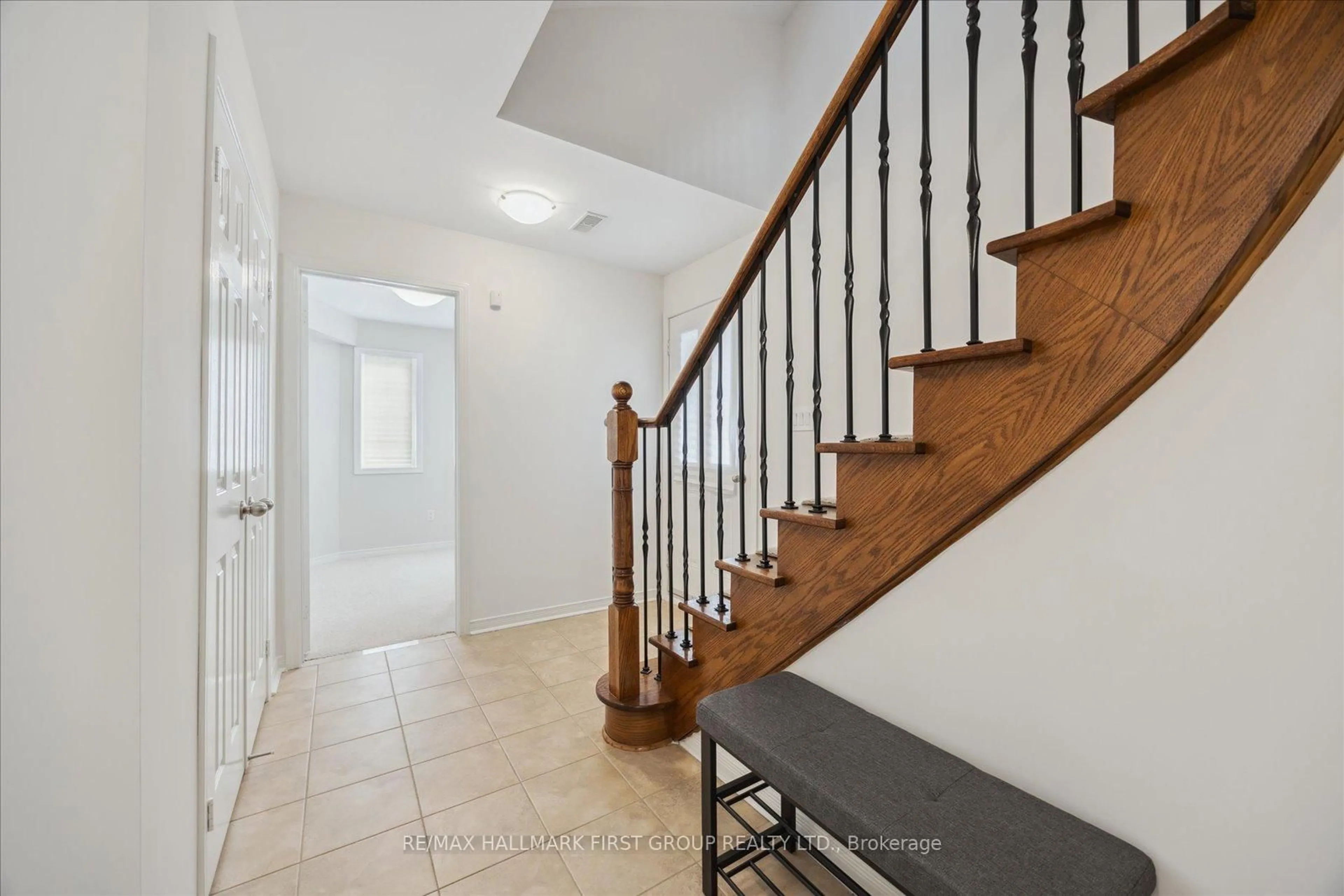 Indoor entryway for 1701 Finch Ave #1, Pickering Ontario L1V 0B7