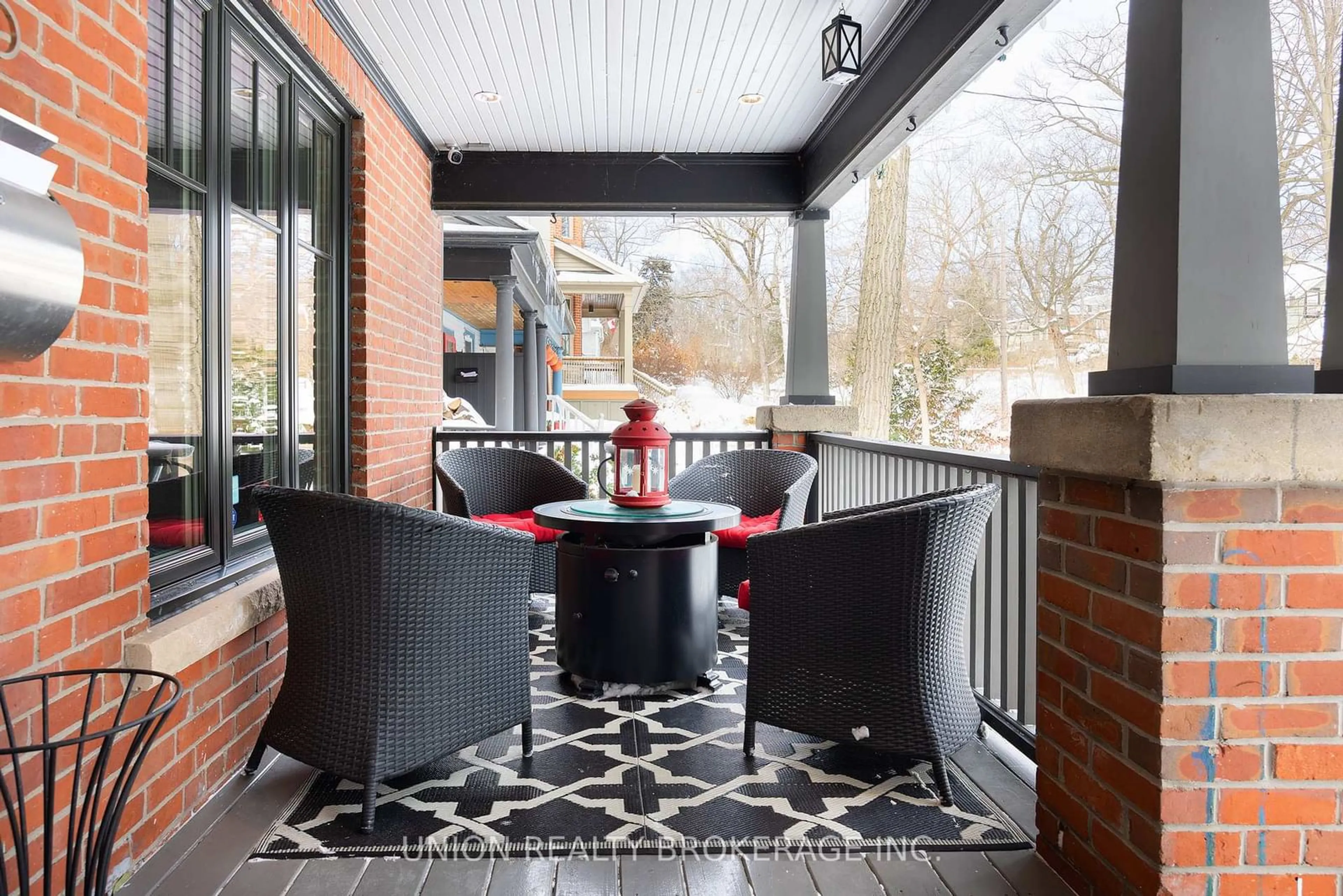 Patio, street for 186 Beech Ave, Toronto Ontario M4E 3H9