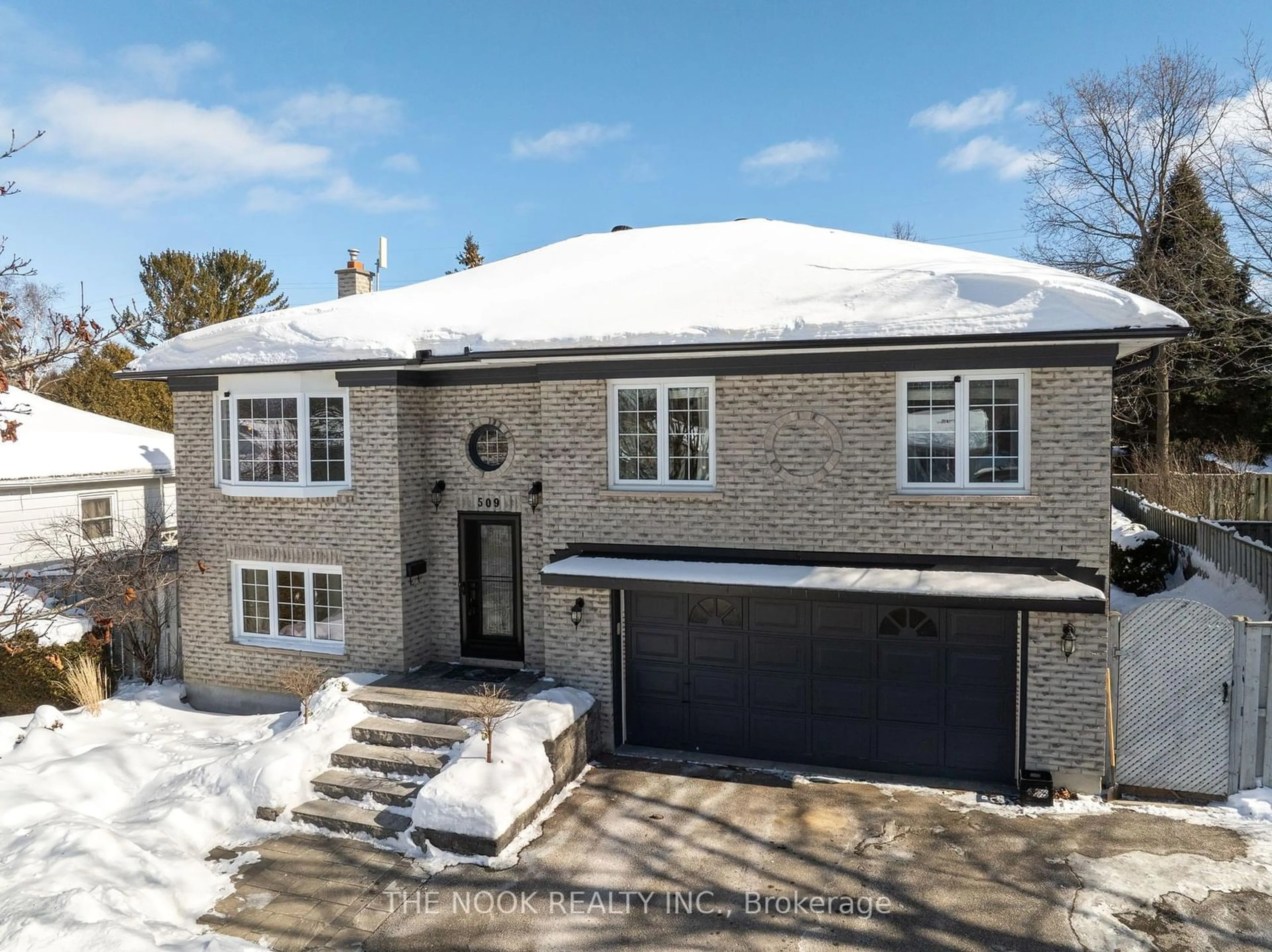 A pic from outside/outdoor area/front of a property/back of a property/a pic from drone, street for 509 Stewart St, Whitby Ontario L1N 3V3