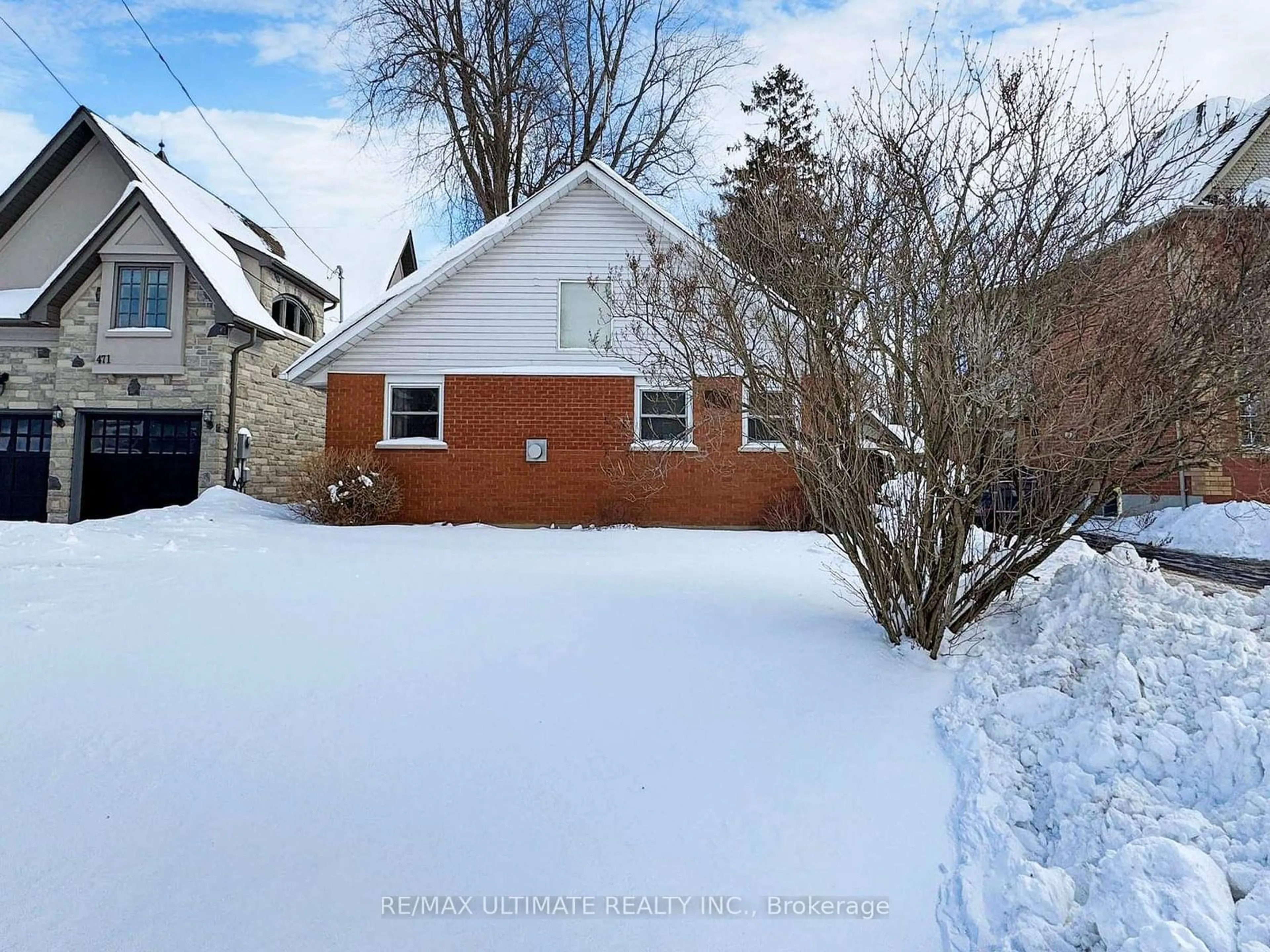 A pic from outside/outdoor area/front of a property/back of a property/a pic from drone, street for 467 Poplar Ave, Ajax Ontario L1S 1E7