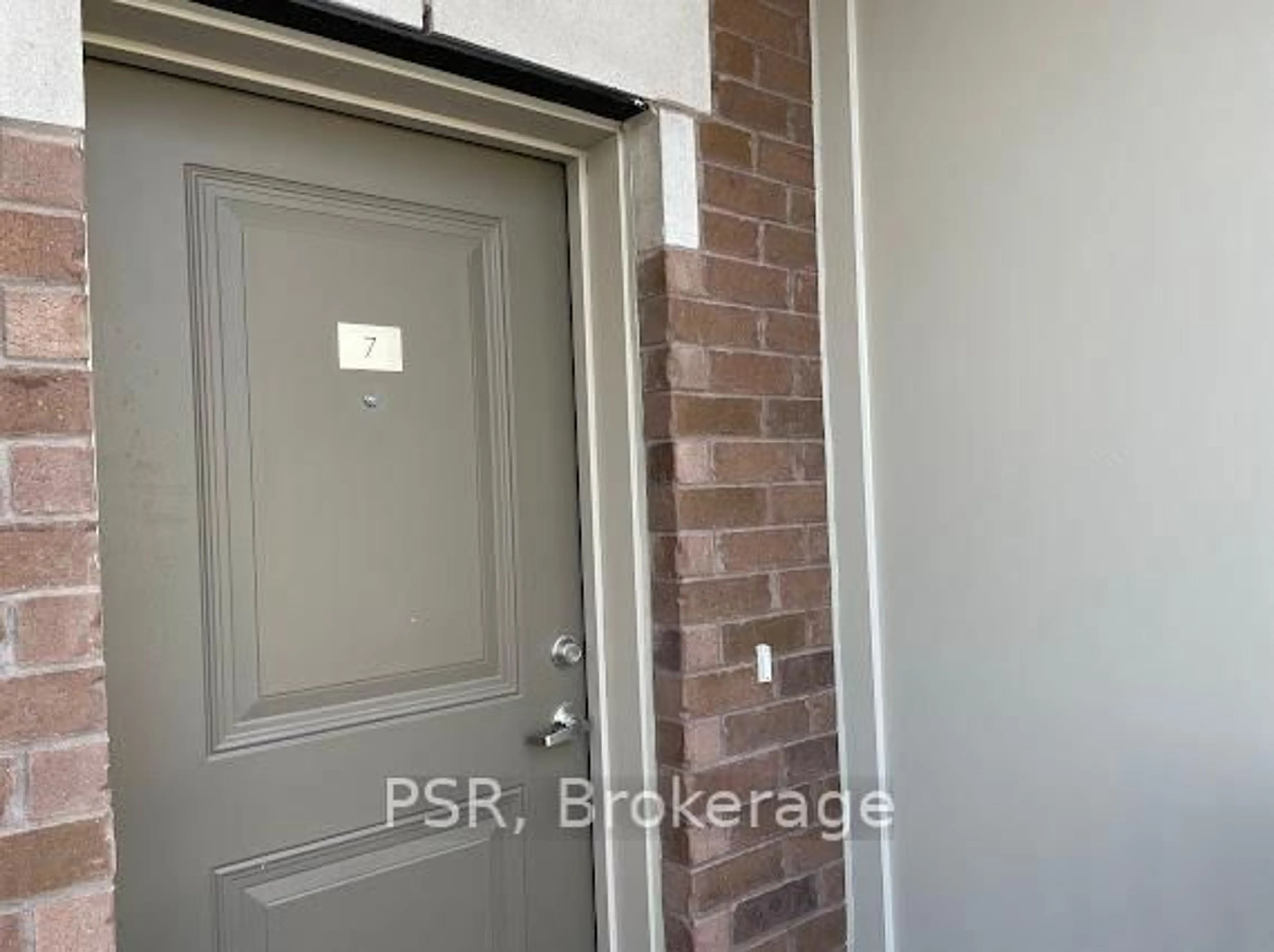 Indoor entryway for 485 Beresford Path #7, Oshawa Ontario L1H 0B2