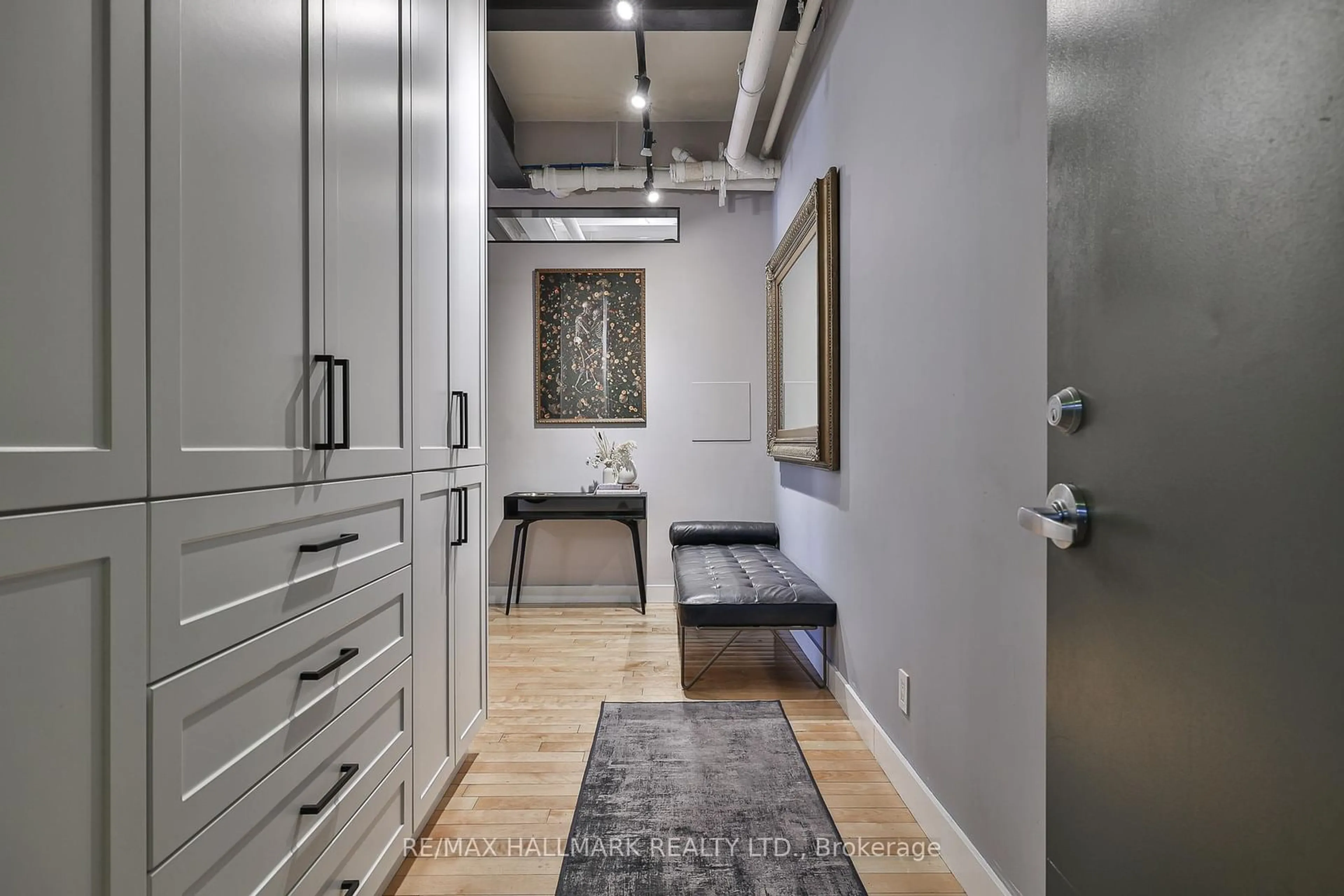 Indoor entryway for 326 Carlaw Ave #215, Toronto Ontario M4M 3N8