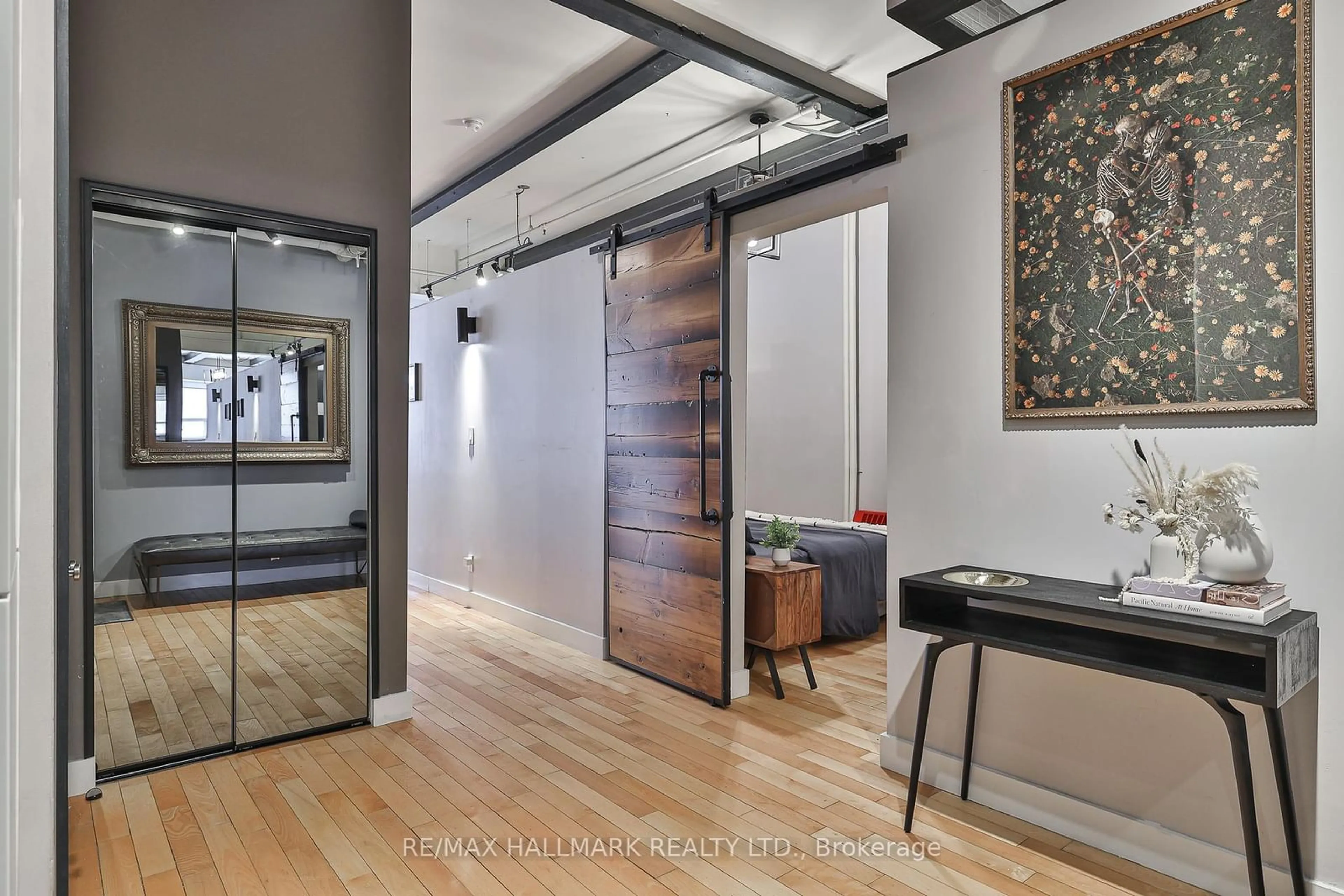 Indoor entryway for 326 Carlaw Ave #215, Toronto Ontario M4M 3N8