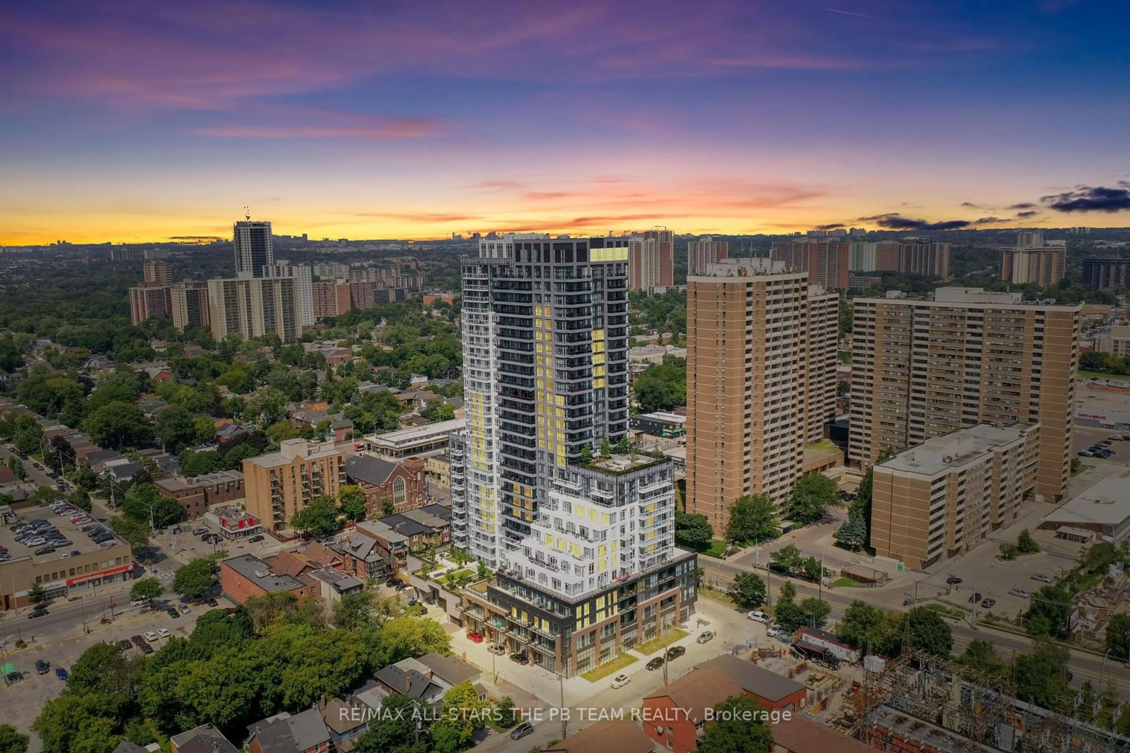 A pic from outside/outdoor area/front of a property/back of a property/a pic from drone, city buildings view from balcony for 286 Main St #2301, Toronto Ontario M4C 0B3