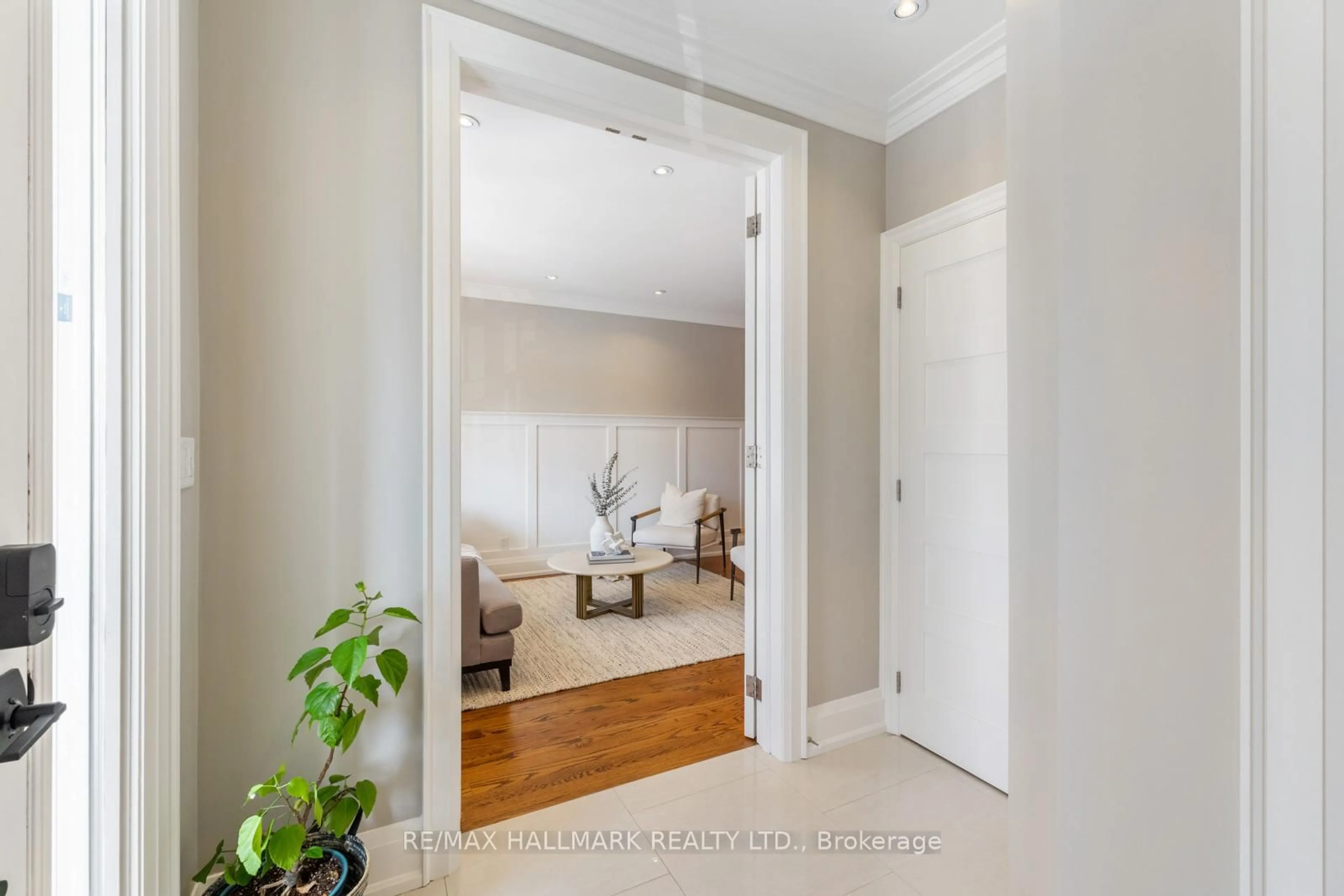 Indoor entryway for 163 Wheeler Ave, Toronto Ontario M4L 3V5