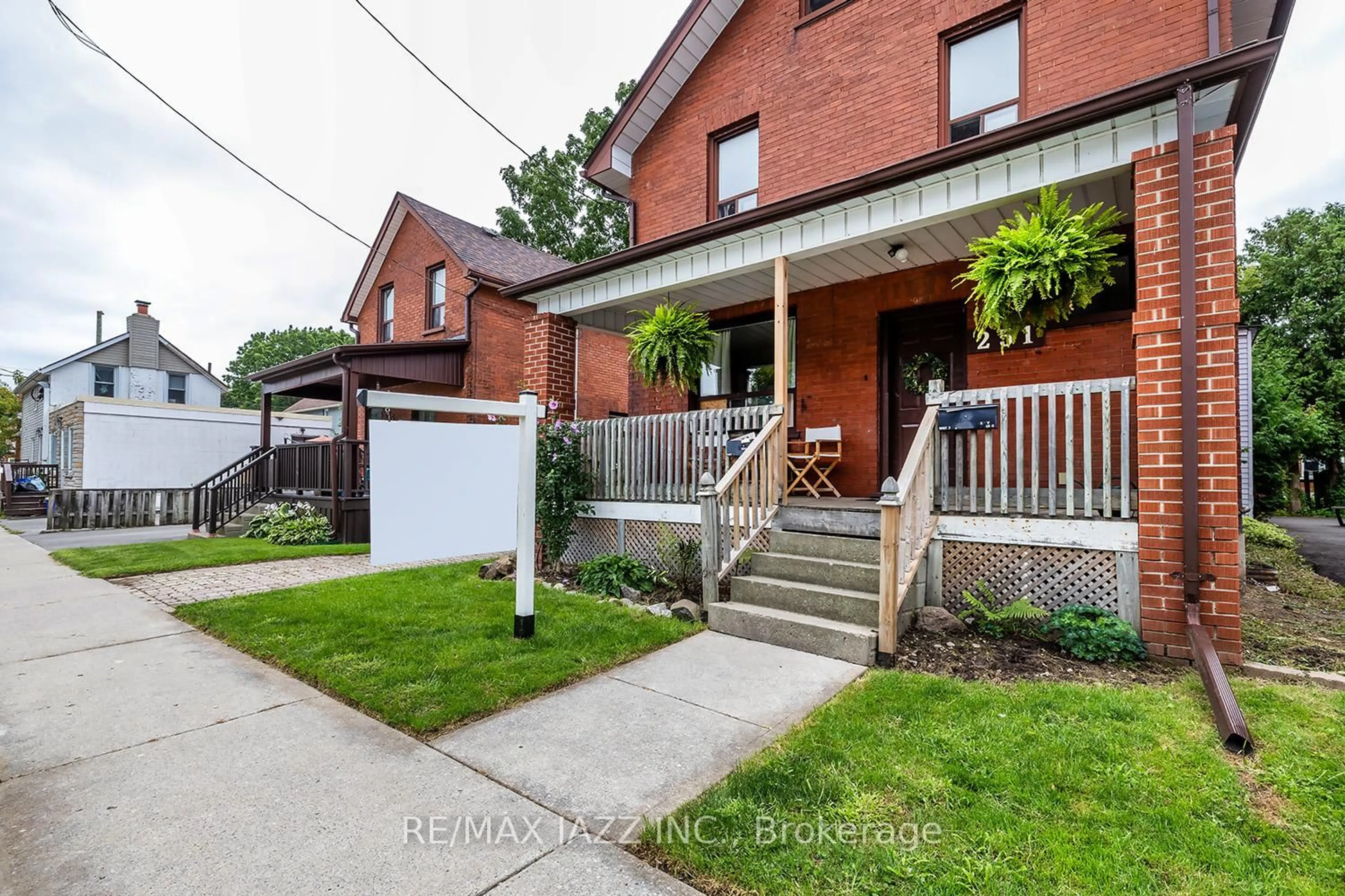 Home with brick exterior material, street for 251 Arthur St, Oshawa Ontario L1H 1N5