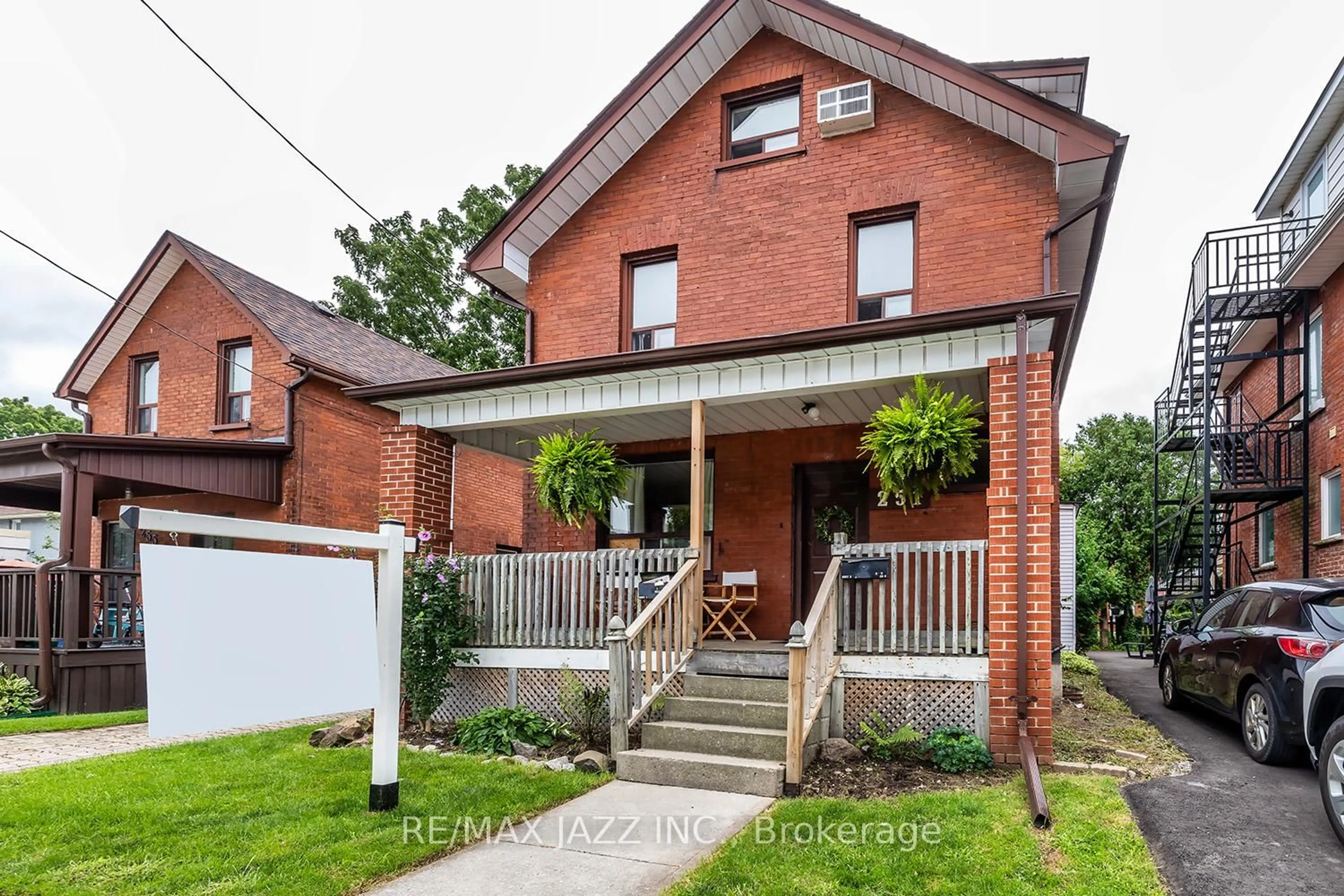 Home with brick exterior material, street for 251 Arthur St, Oshawa Ontario L1H 1N5