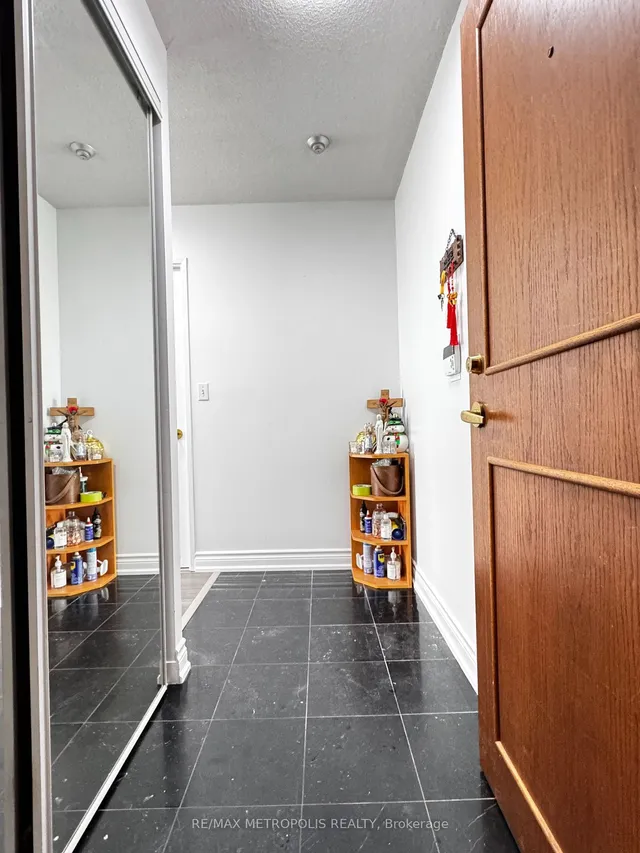 Additional property image - 18 Lee Centre Dr Unit 1613