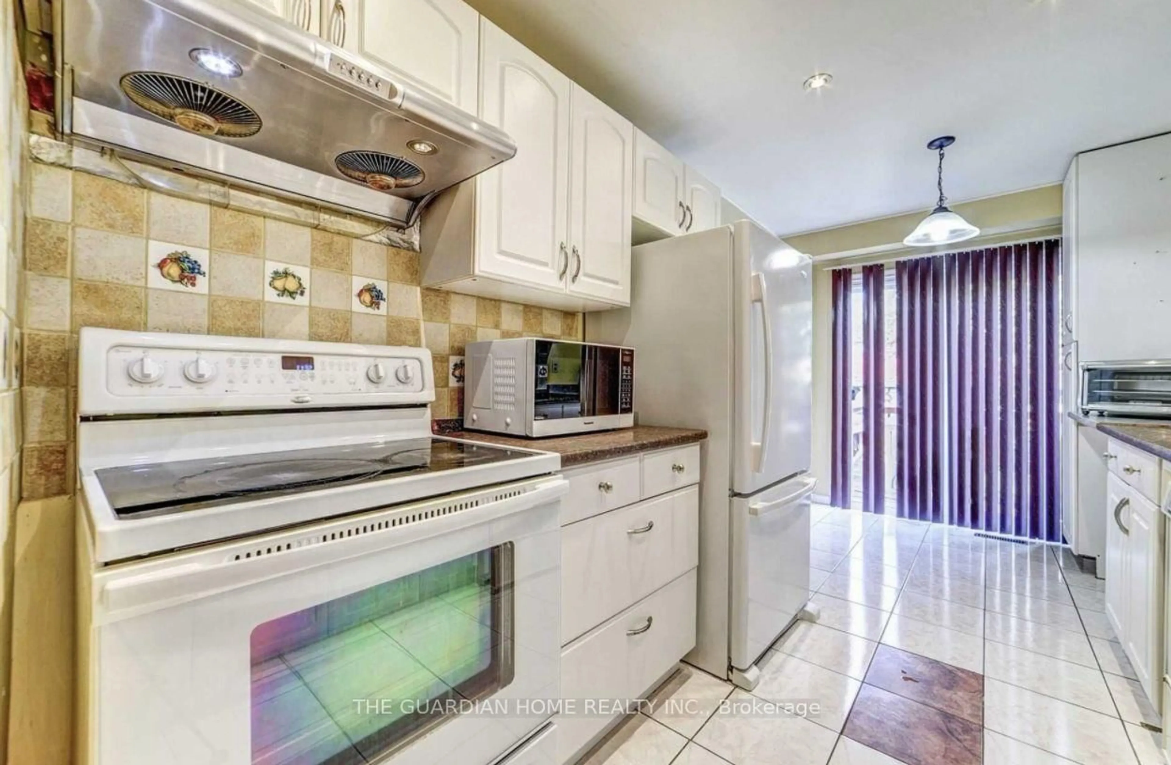 Standard kitchen, ceramic/tile floor for 10 Whispering Willow Ptwy, Toronto Ontario M1B 4A8