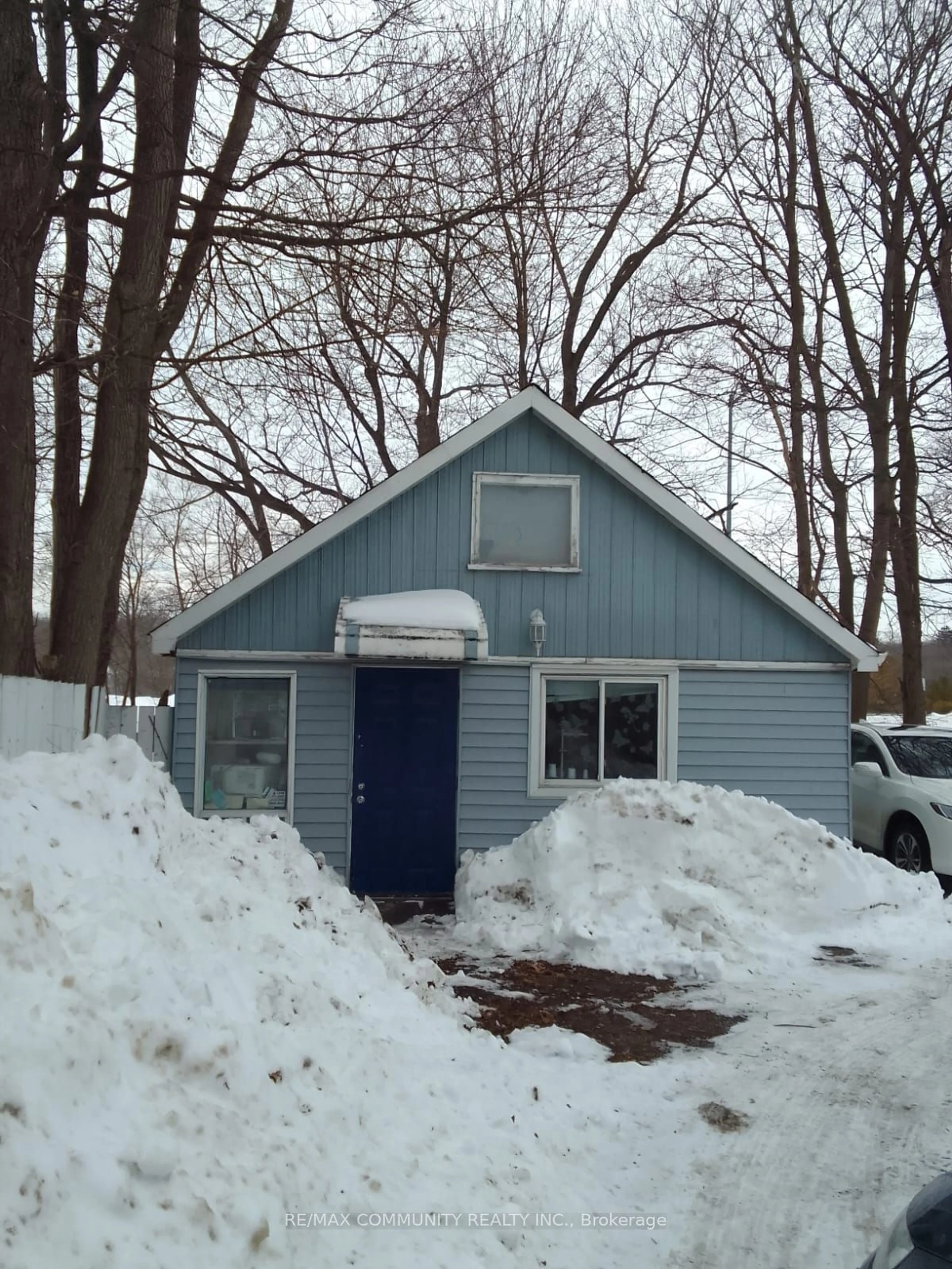 Shed for 562 Simcoe St, Oshawa Ontario L1H 4K2