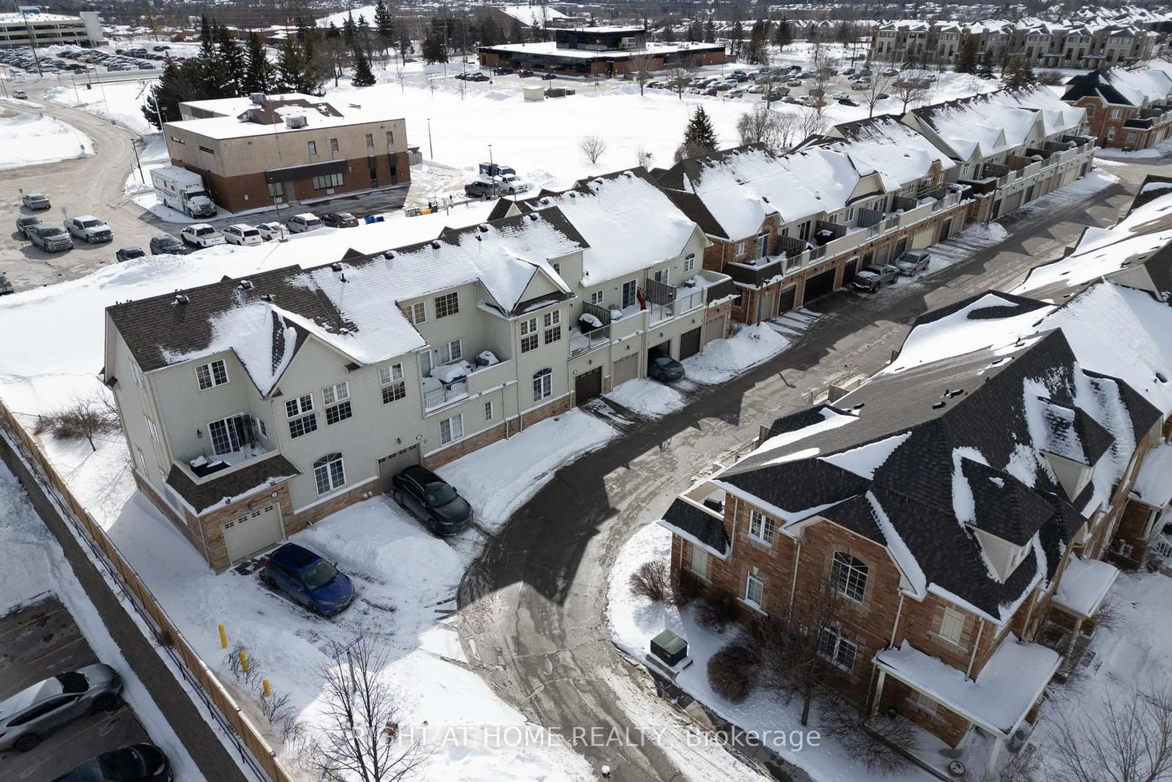 A pic from outside/outdoor area/front of a property/back of a property/a pic from drone, street for 68 Wicker Park Way, Whitby Ontario L1R 0C7