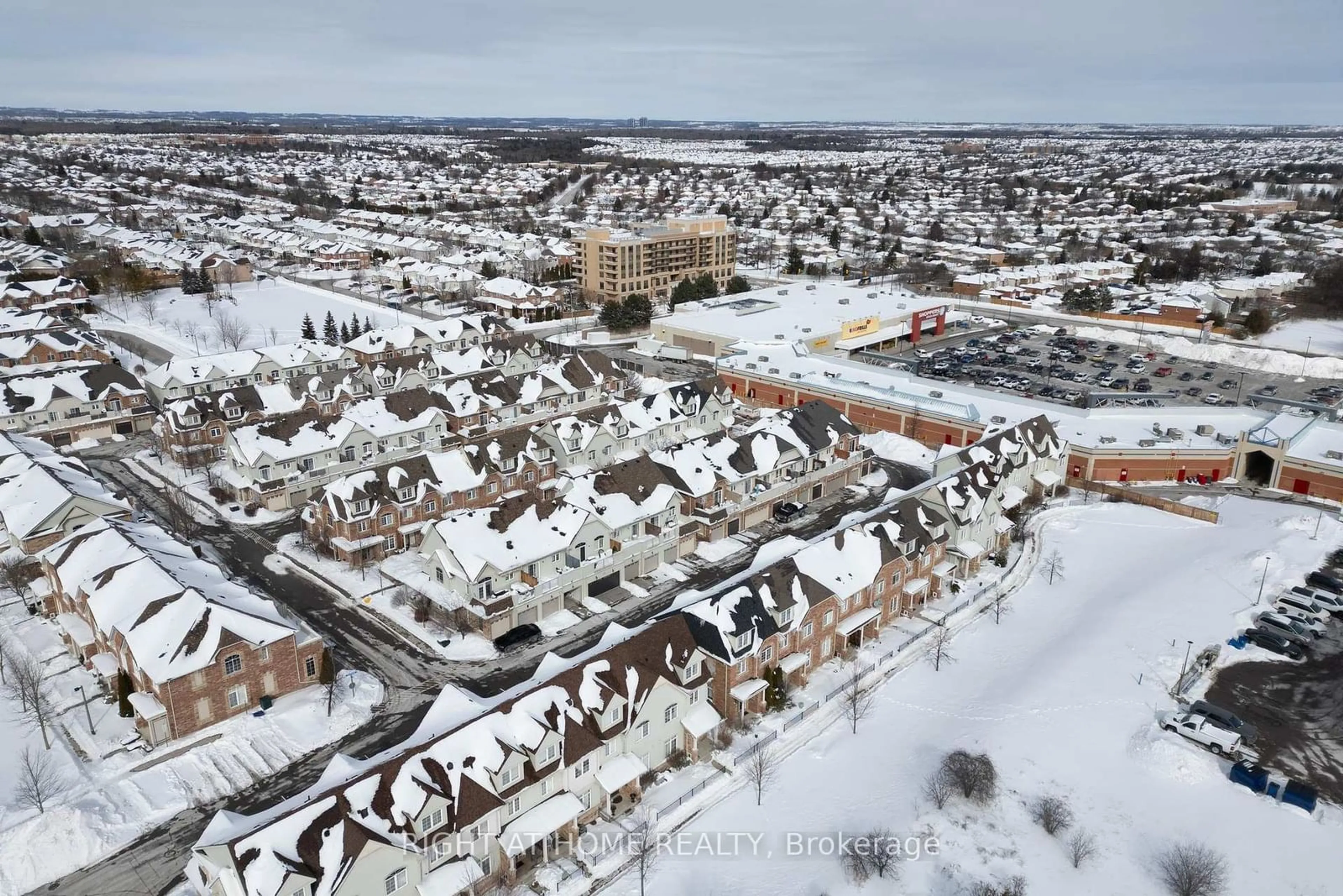 A pic from outside/outdoor area/front of a property/back of a property/a pic from drone, street for 68 Wicker Park Way, Whitby Ontario L1R 0C7