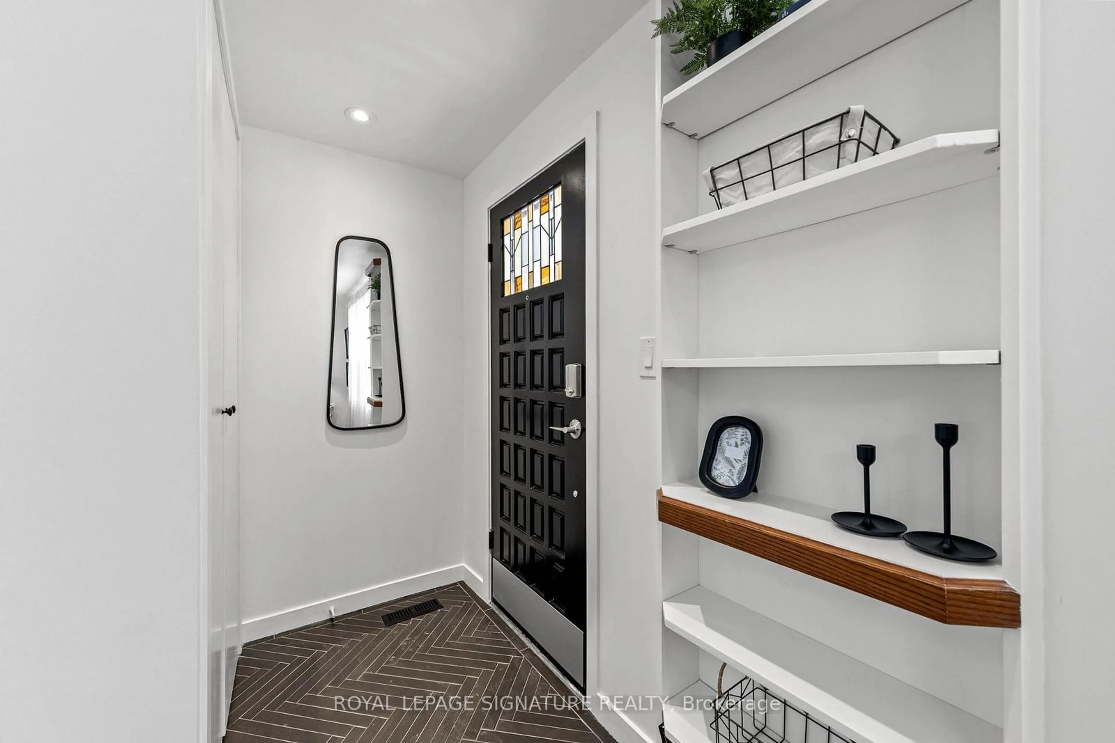 Indoor entryway for 85 Sharpe St, Toronto Ontario M1N 3T9