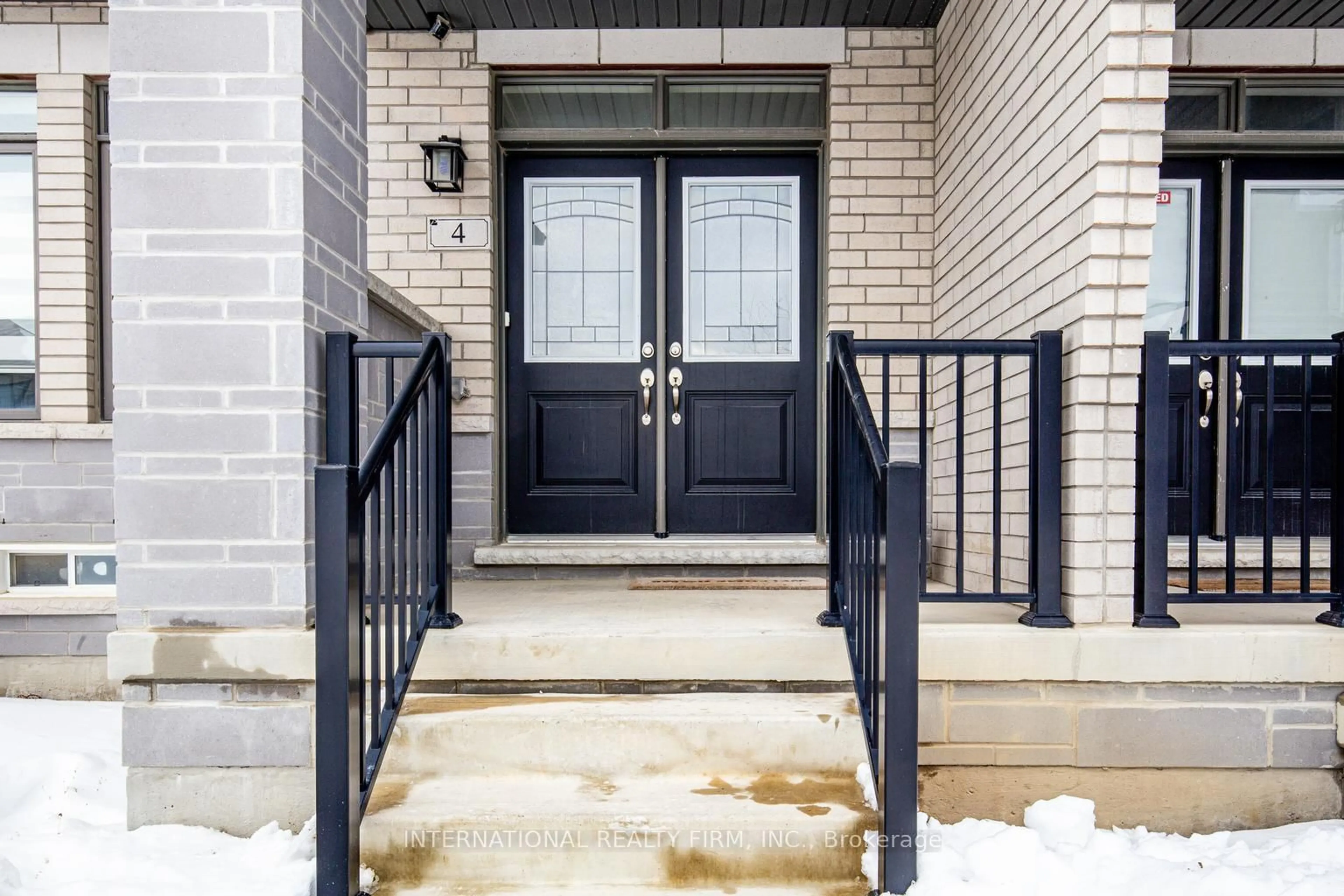 Indoor entryway for 4 Hahn St, Whitby Ontario L1P 0H1