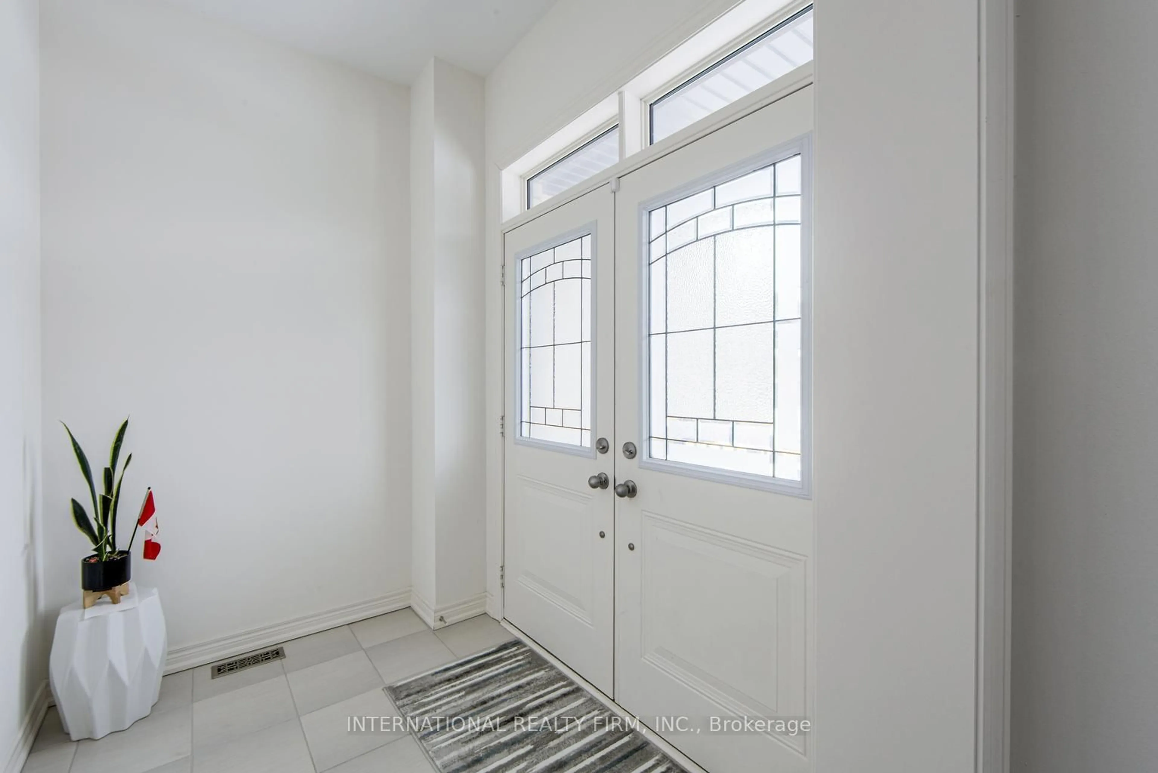 Indoor entryway for 4 Hahn St, Whitby Ontario L1P 0H1