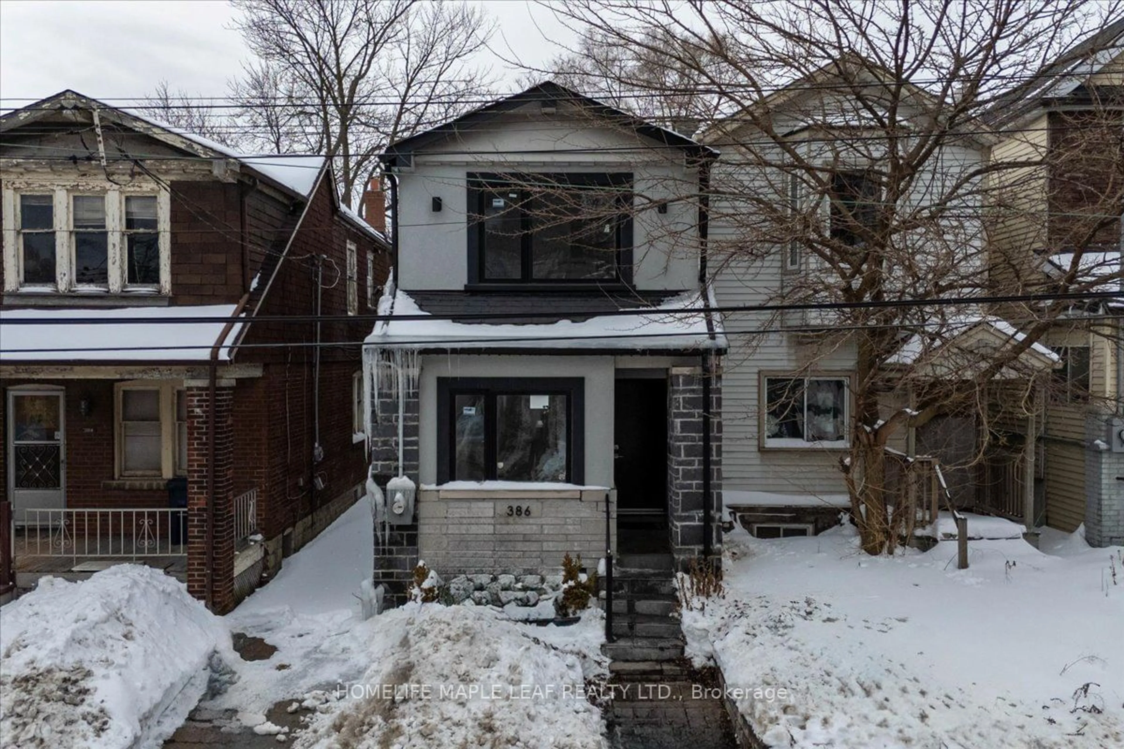 A pic from outside/outdoor area/front of a property/back of a property/a pic from drone, street for 386 Coxwell Ave, Toronto Ontario M4L 3B7