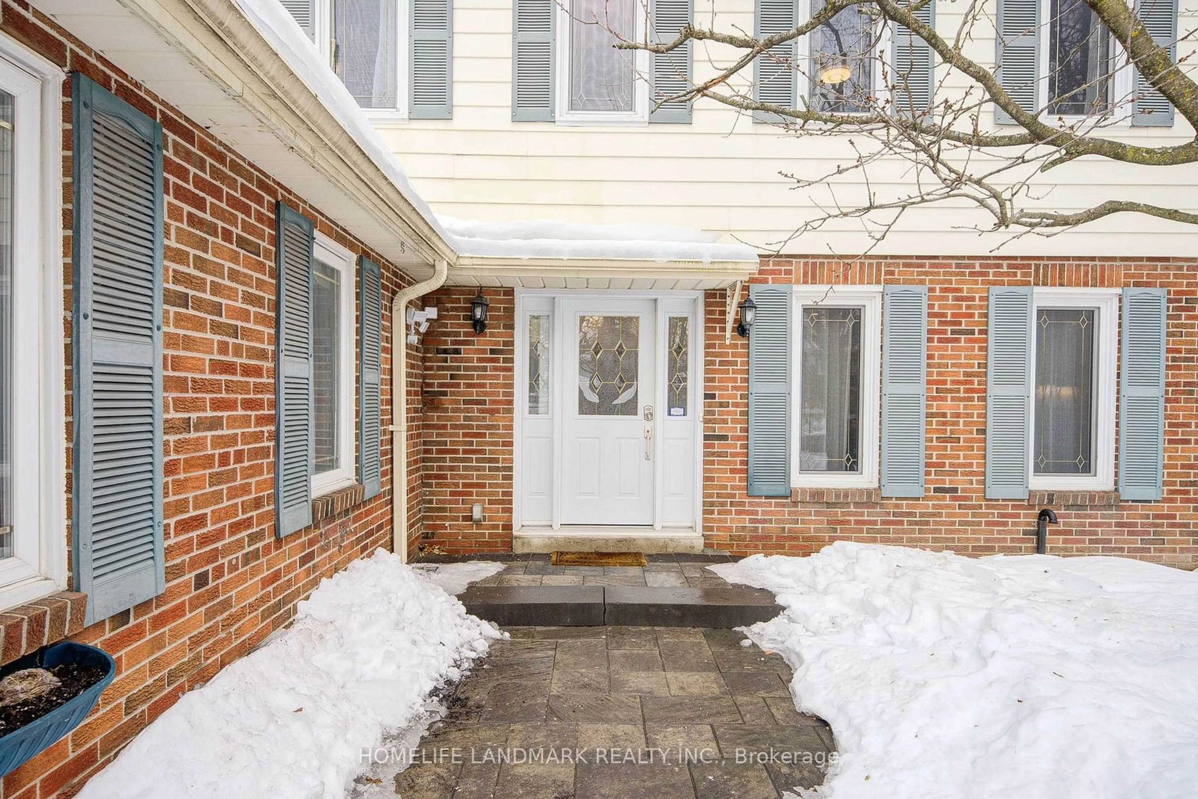 Indoor entryway for 27 Harfleur Rd, Toronto Ontario M1T 2X7