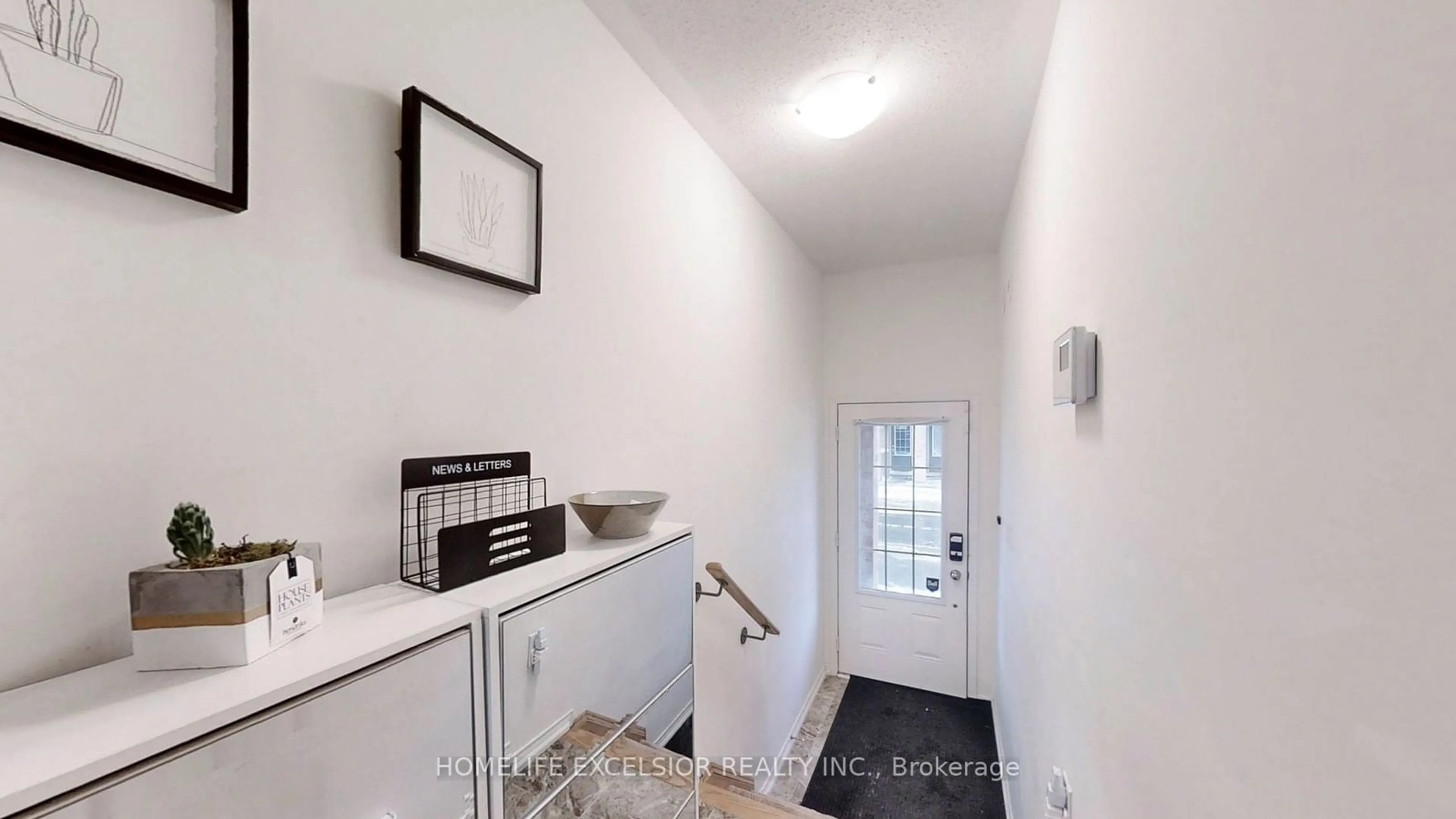 Indoor entryway for 38 Glenstal Path, Oshawa Ontario L1L 0L2