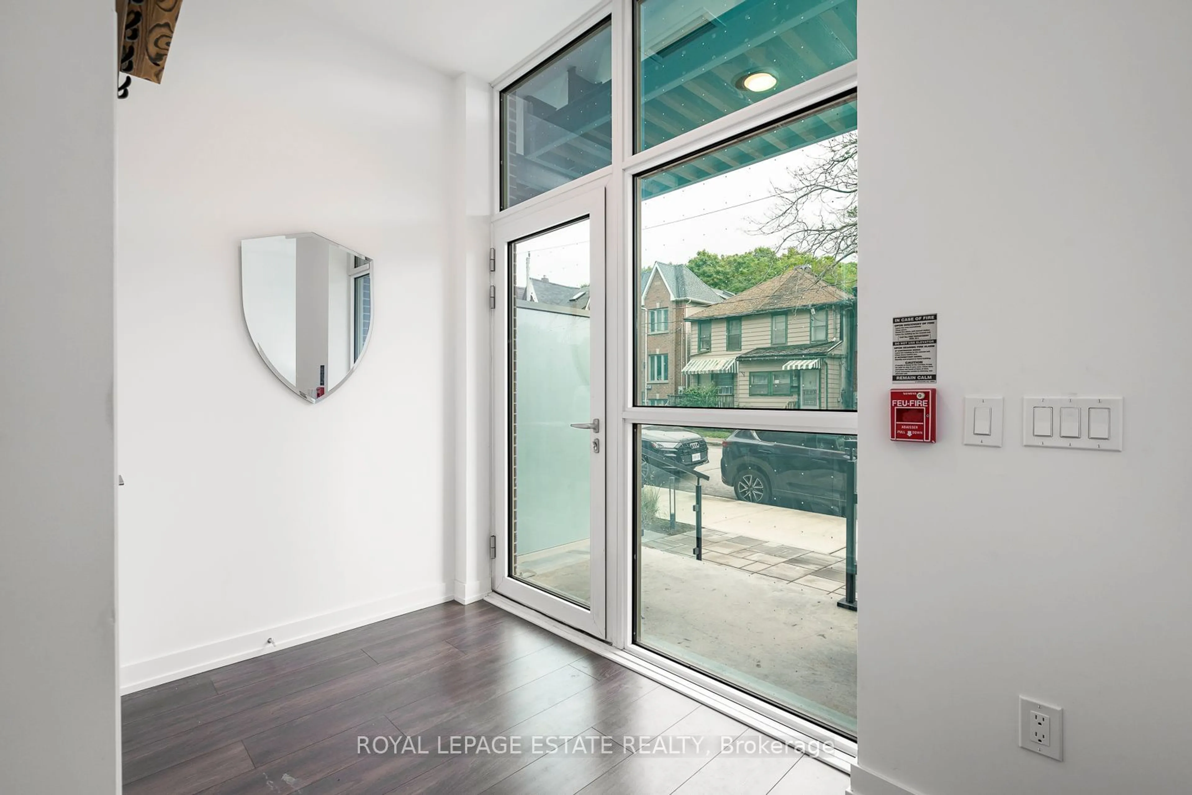 Indoor foyer for 154 Logan Ave, Toronto Ontario M4M 2N3