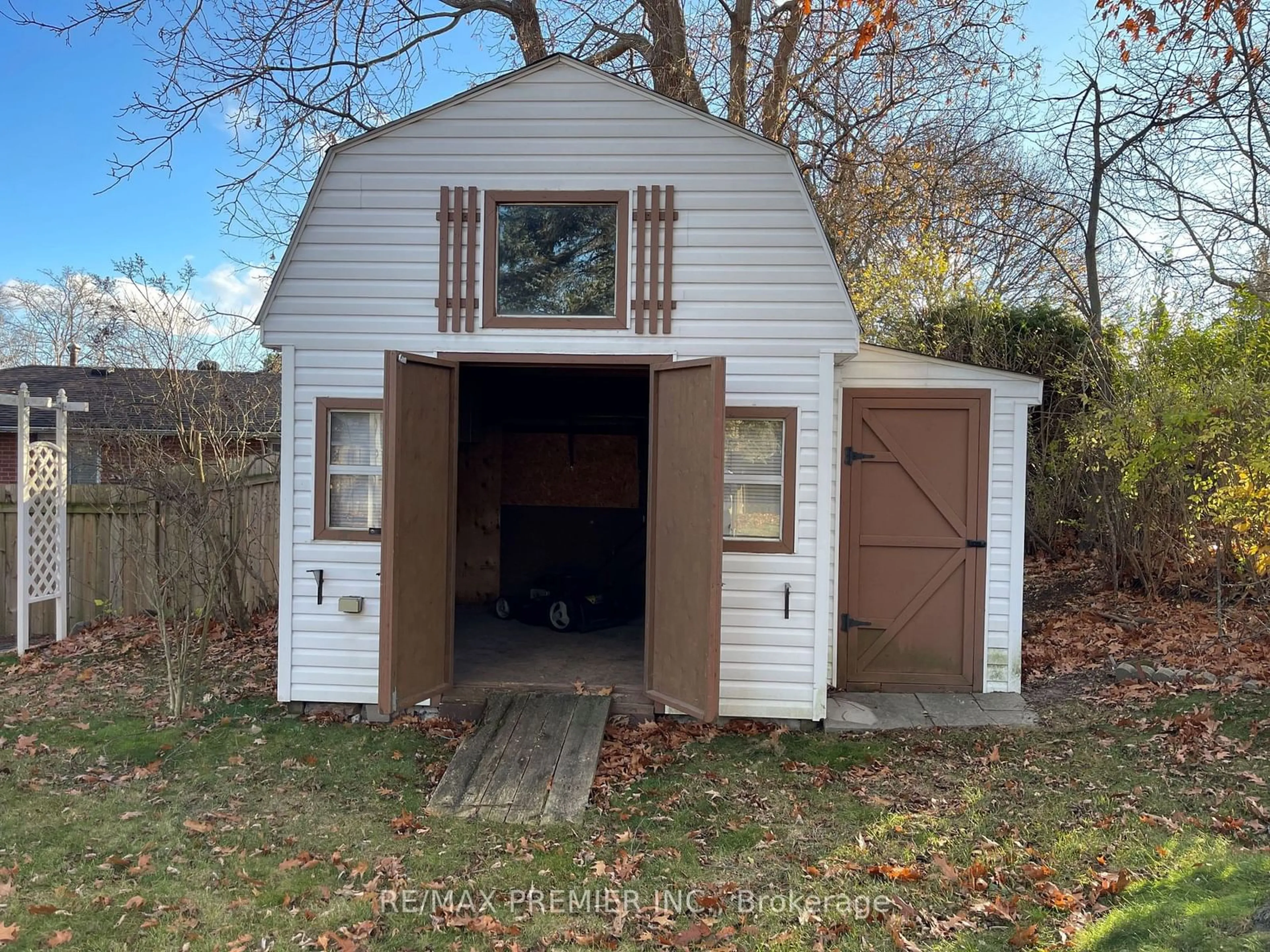 Shed for 388 Marken Crt, Oshawa Ontario L1G 2K1