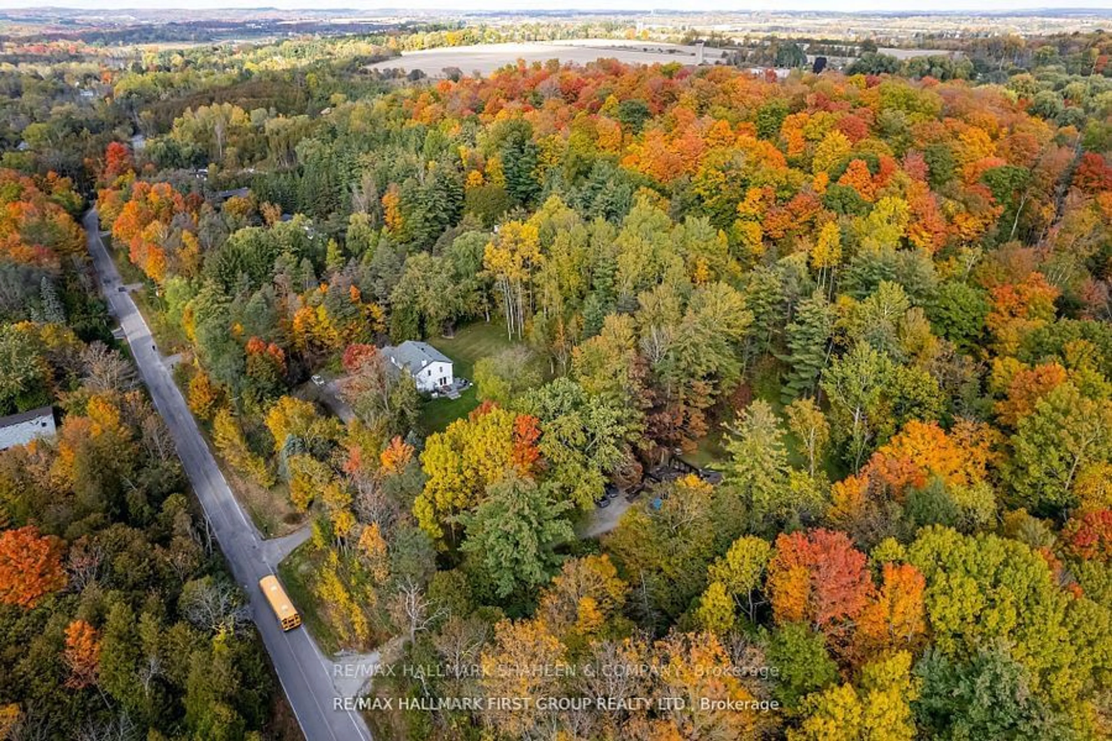 A pic from outside/outdoor area/front of a property/back of a property/a pic from drone, forest/trees view for 3335 Greenwood Rd, Pickering Ontario L1X 0J3