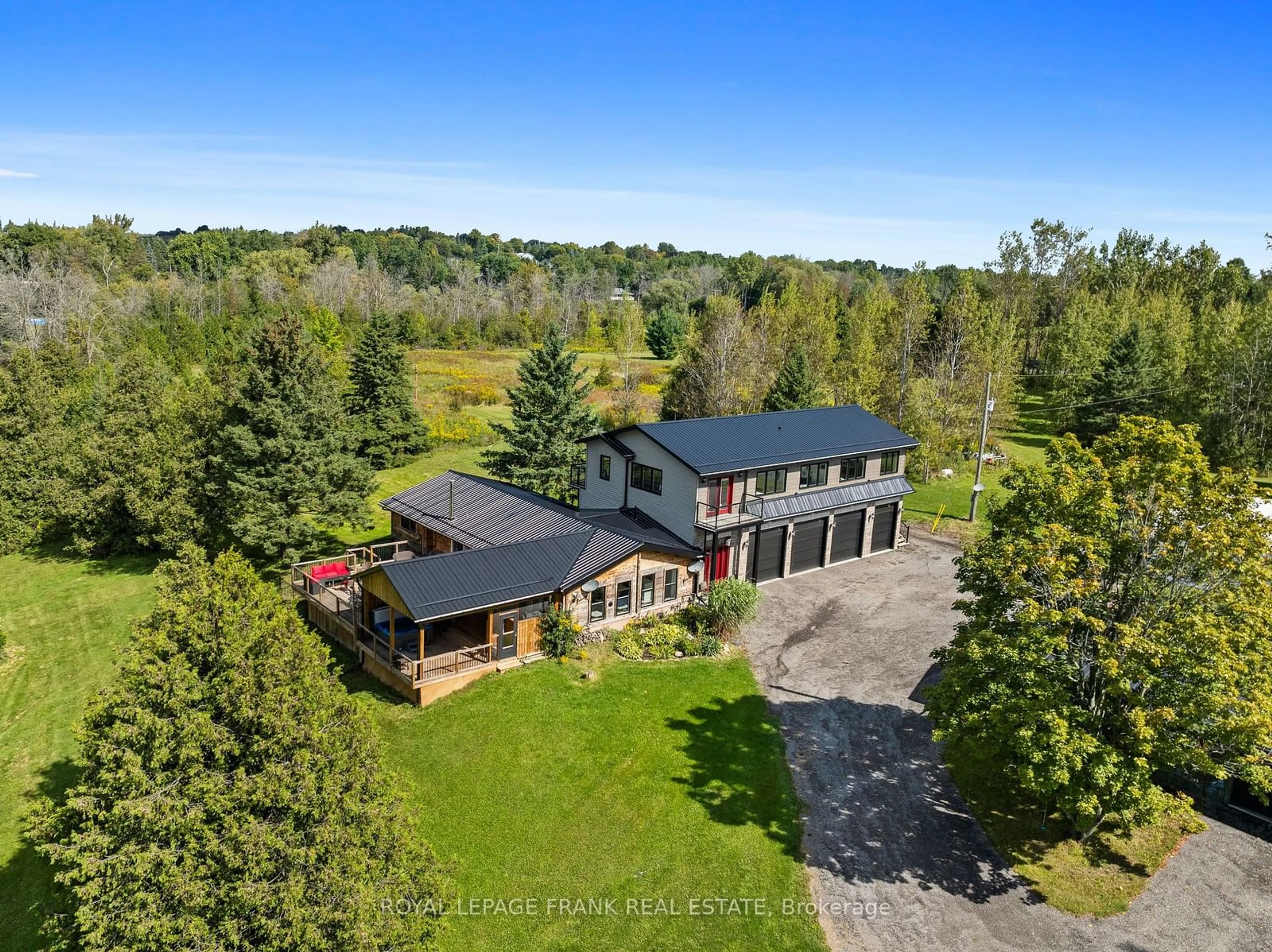 A pic from outside/outdoor area/front of a property/back of a property/a pic from drone, unknown for 87 River St, Scugog Ontario L0C 1G0