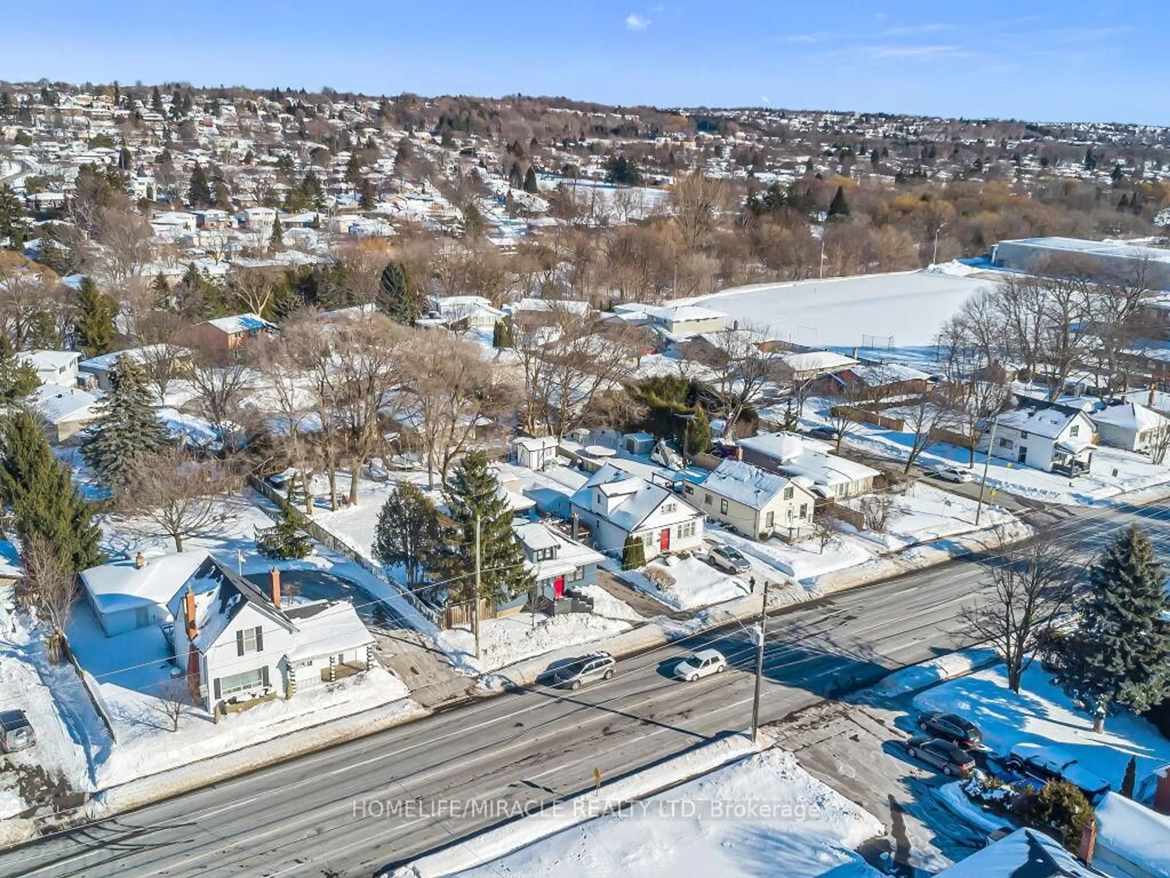 A pic from outside/outdoor area/front of a property/back of a property/a pic from drone, street for 87 harmony Rd, Oshawa Ontario L1H 6T2