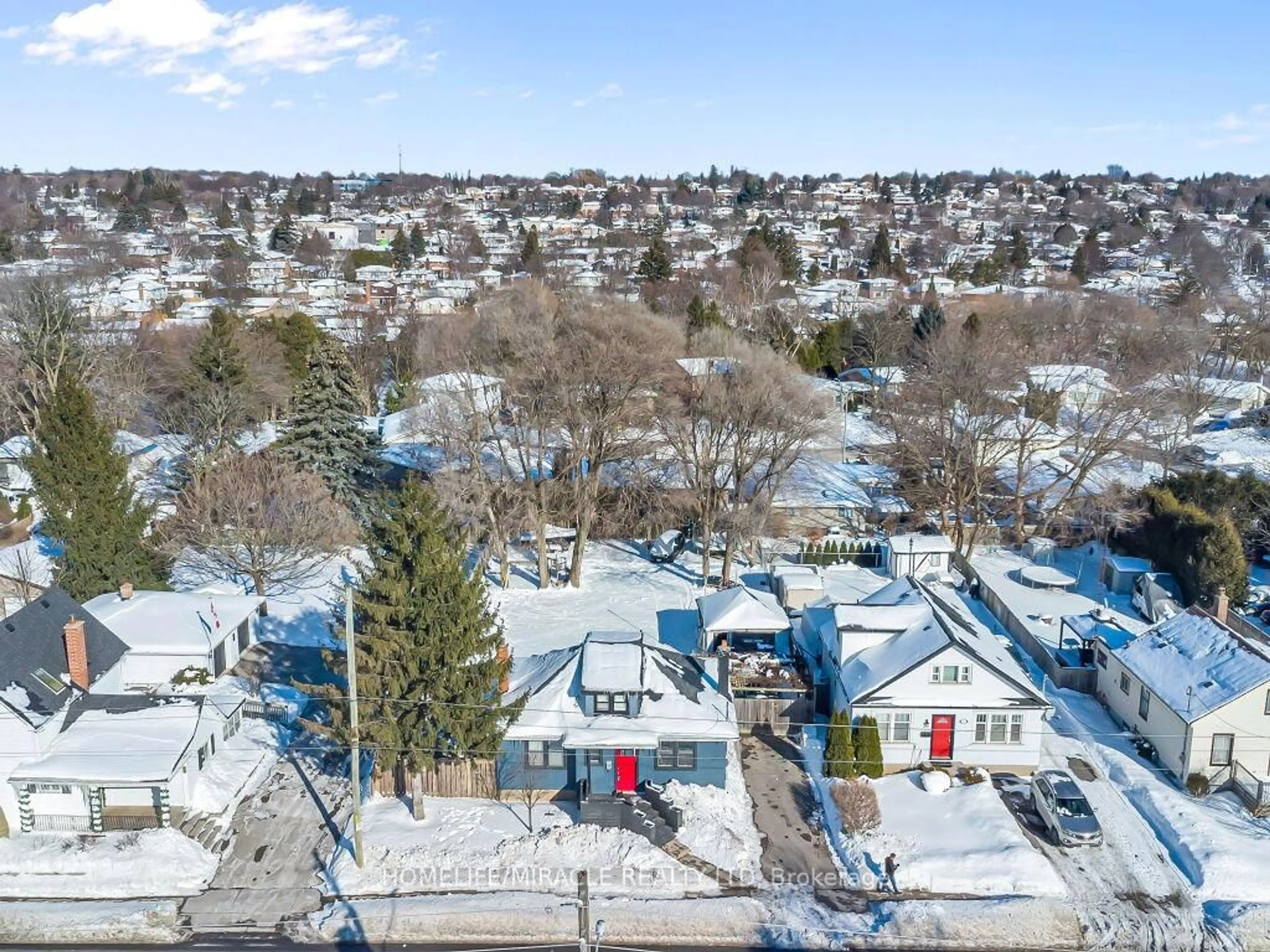 A pic from outside/outdoor area/front of a property/back of a property/a pic from drone, street for 87 harmony Rd, Oshawa Ontario L1H 6T2