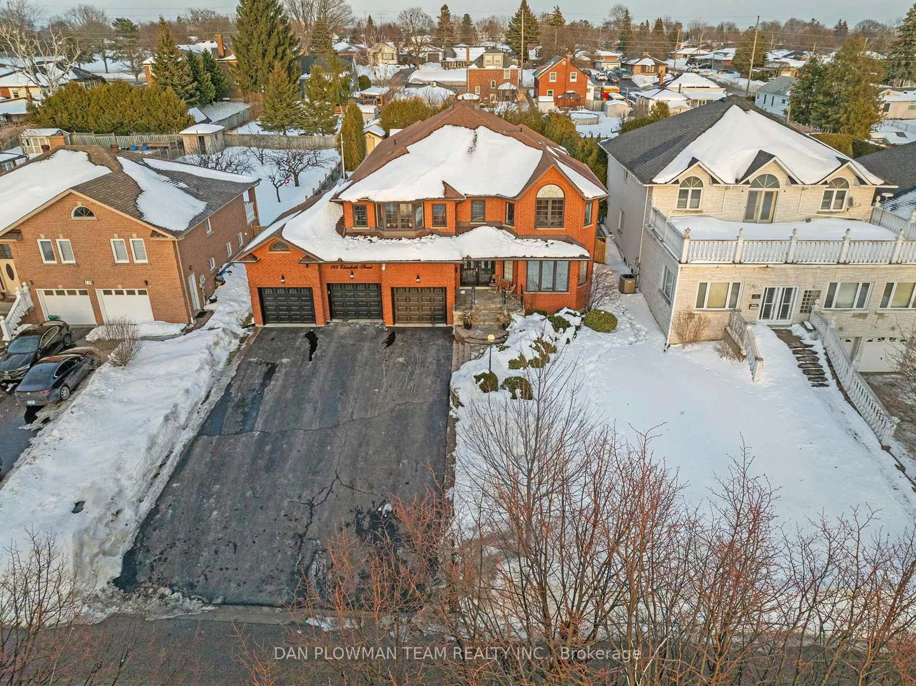 A pic from outside/outdoor area/front of a property/back of a property/a pic from drone, street for 115 Elizabeth St, Oshawa Ontario L1J 8L9