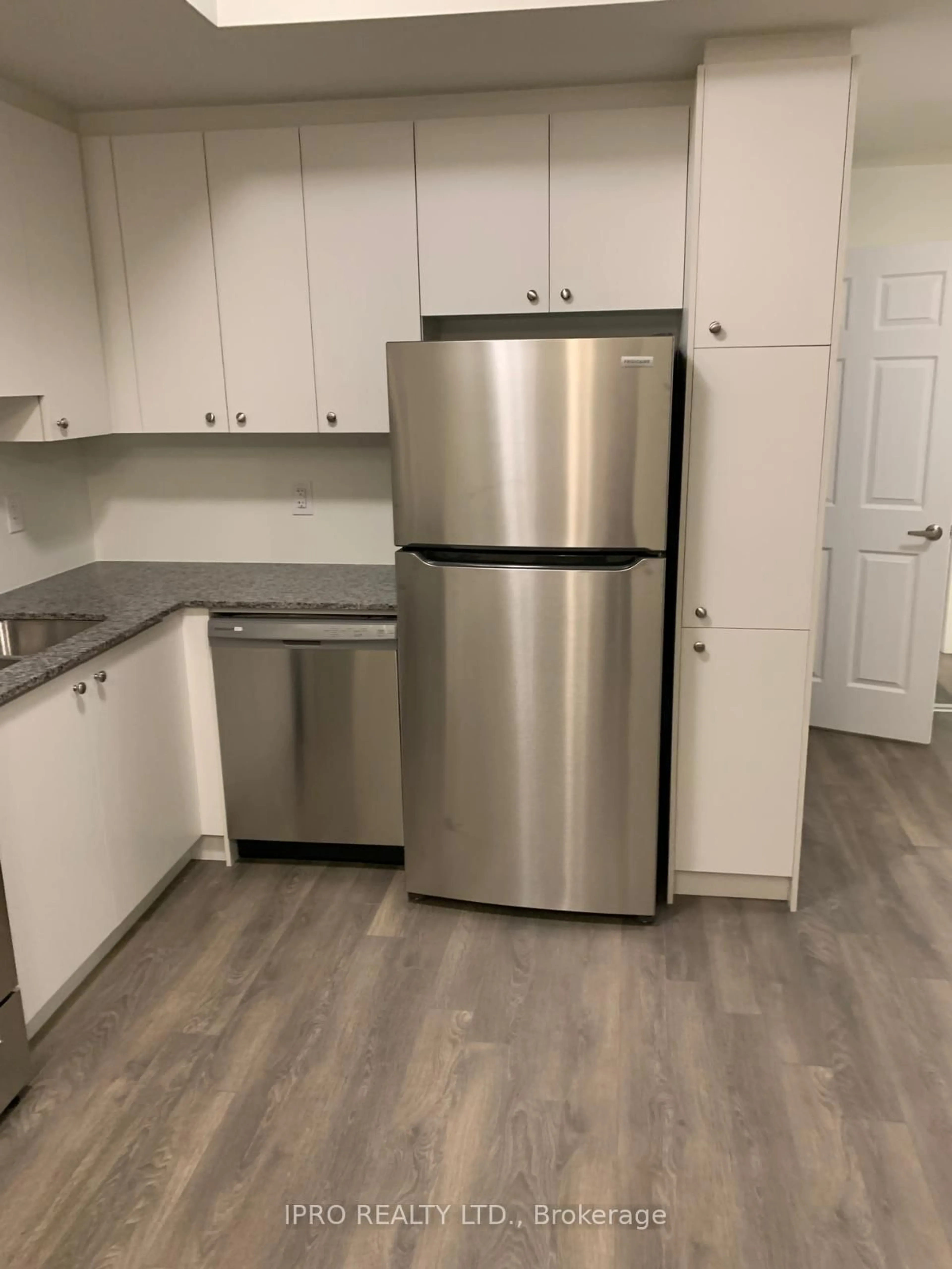 Standard kitchen, wood/laminate floor for 2791 Eglinton Ave #506, Toronto Ontario M1J 0B3