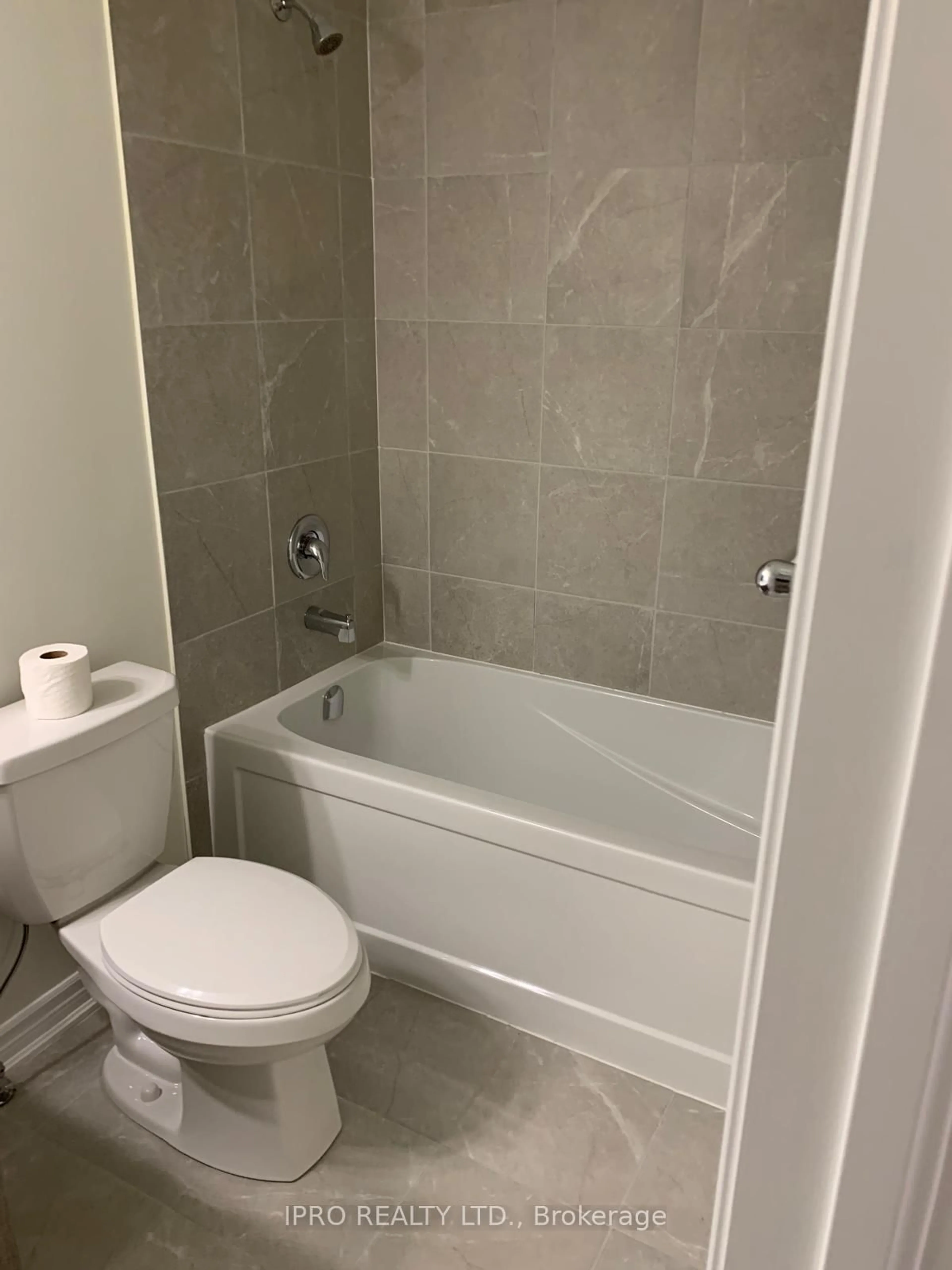 Standard bathroom, ceramic/tile floor for 2791 Eglinton Ave #506, Toronto Ontario M1J 0B3